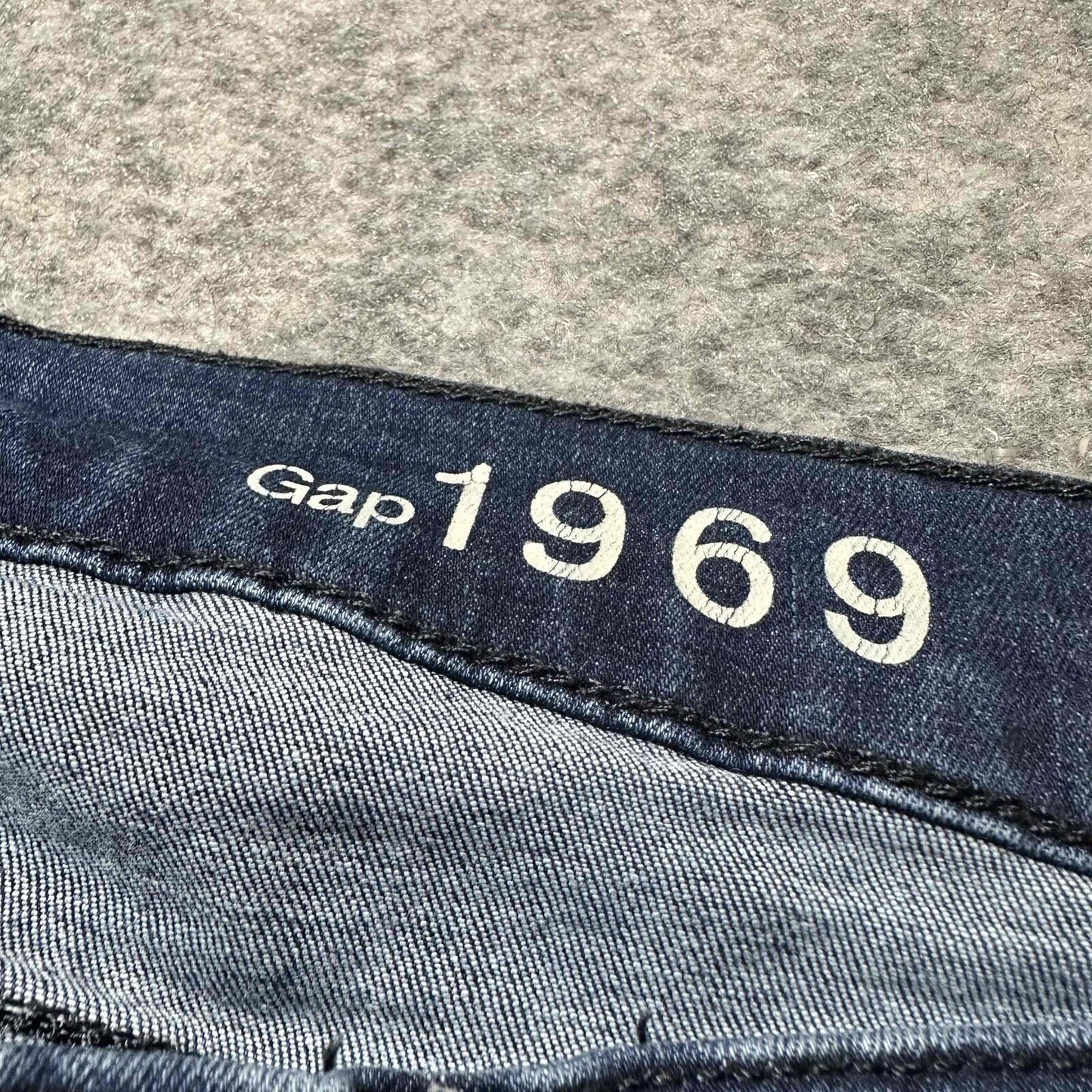 Gap 1969 Women's Regular Skinny Legging Jean Size 35 Blue Dark Wash Denim