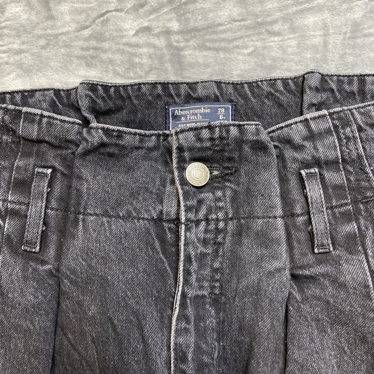 Abercrombie & Fitch Mom Cutoff Jeans Women’s Size 28/6 Black