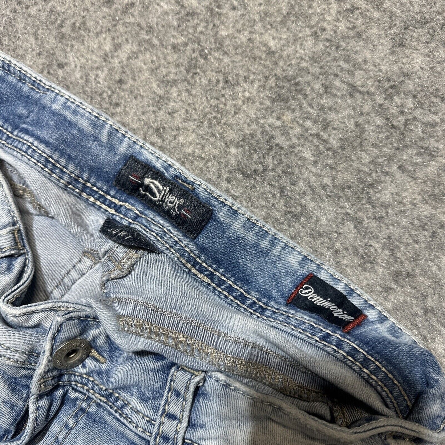 Silver Jeans Suki Mid Boot Distressed Jeans Women's Size 29/33 Blue Acid Wash