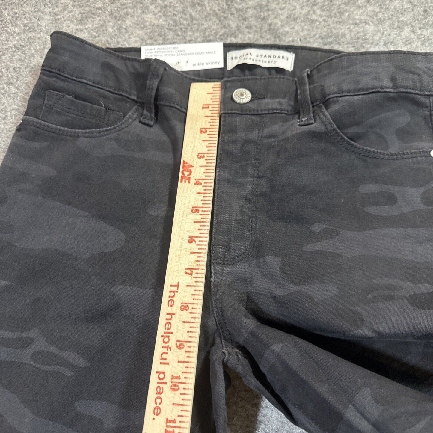 New Social Standard by Sanctuary Mid Rise Ankle Skinny Jeans Womens 4 Black Camo