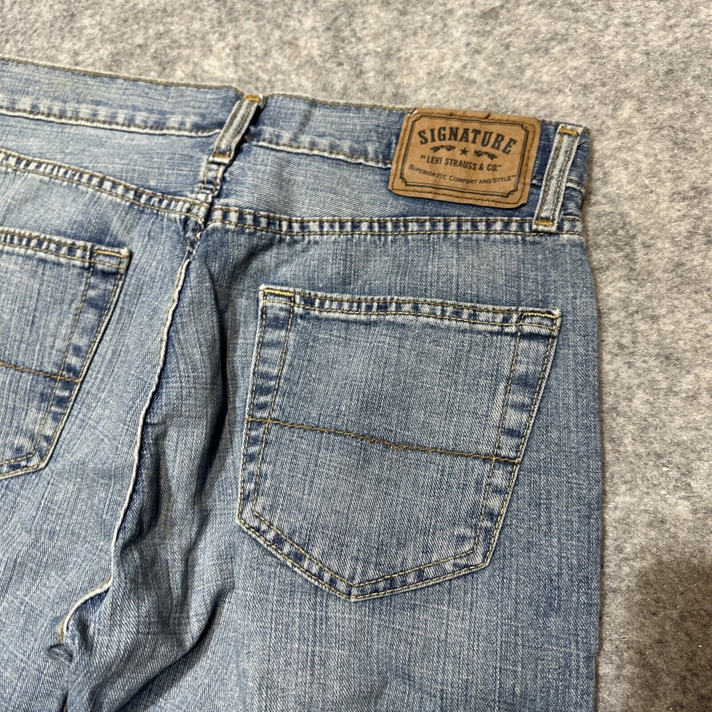 Signature Levi's Regular Men's Straight Jeans Size 30x32 Blue Light Wash Denim