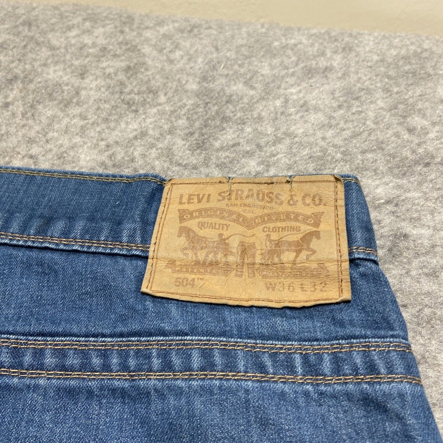 Levi's 504 Regular Straight Jeans Men's Size 36x32 Blue Denim