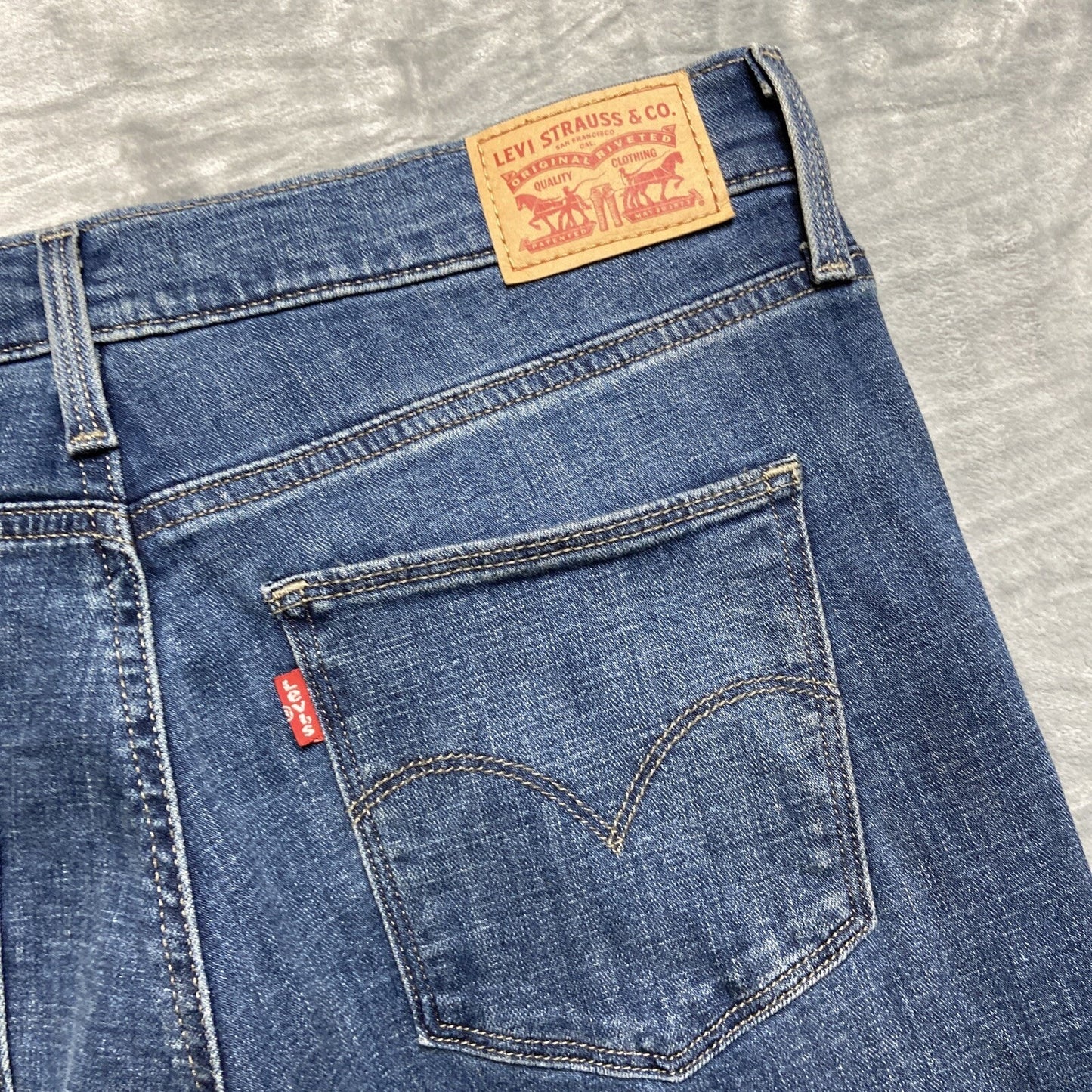 Levi’s Slimming Straight Jeans Men’s Size 30x30 Blue Denim