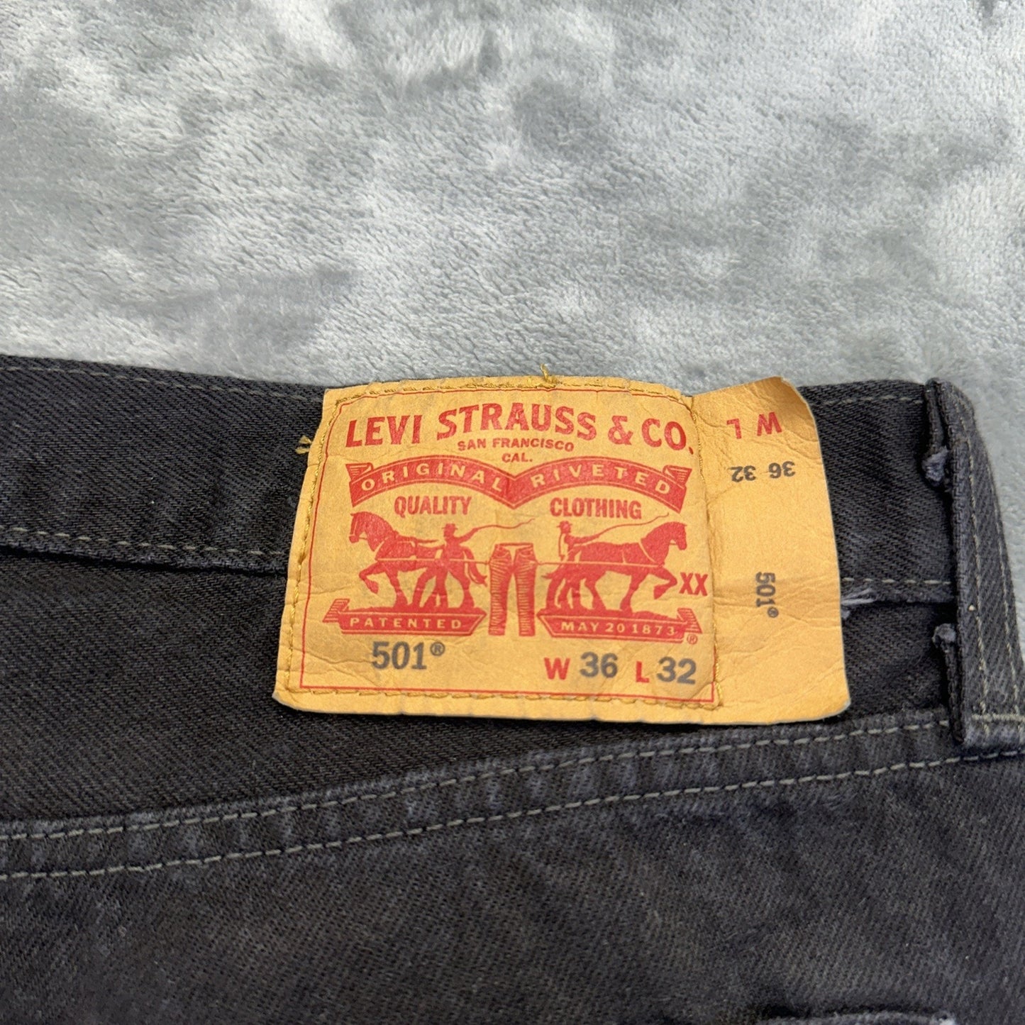 Levi's 501 Original Fit Straight Jeans Mens Size 36x32 Black Denim