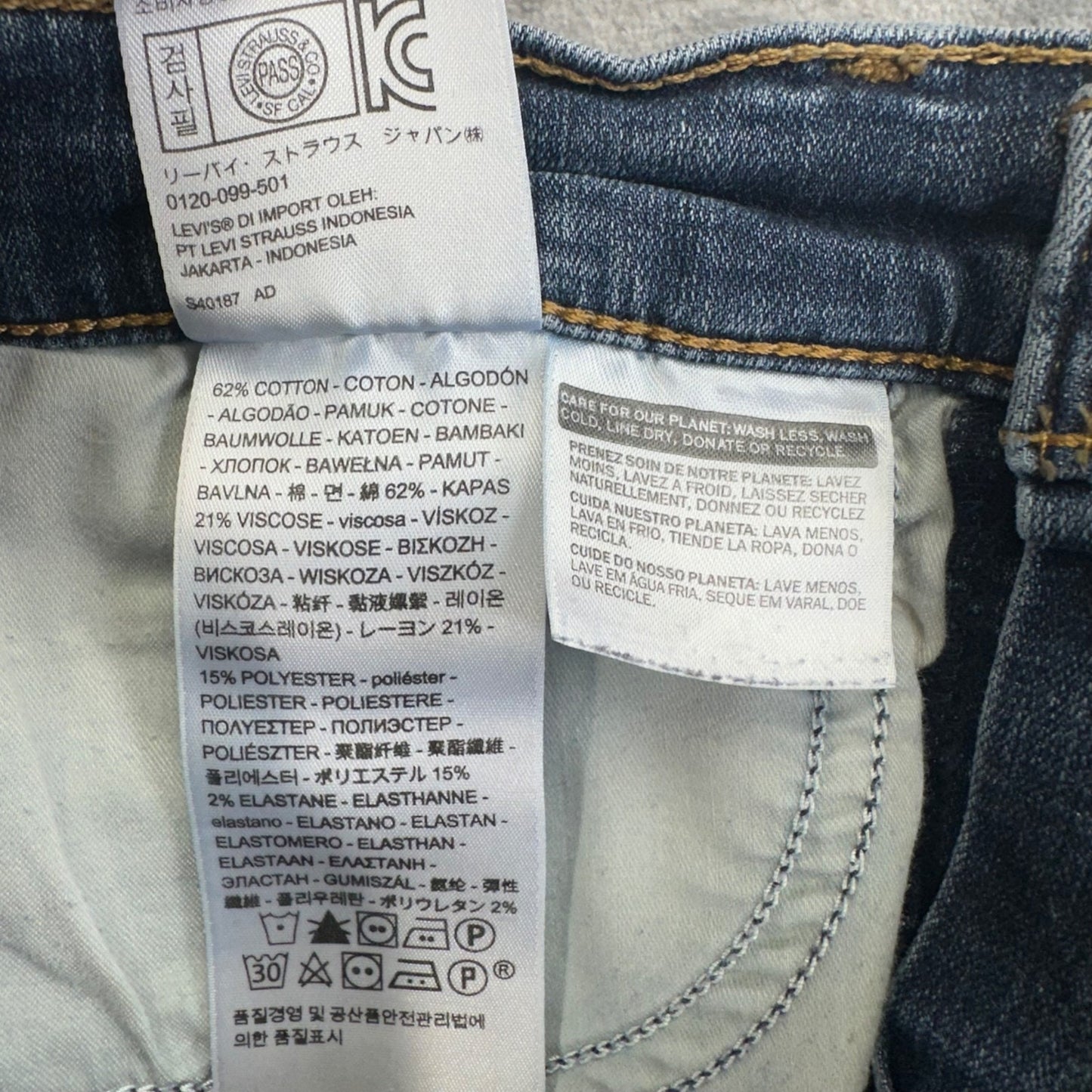 Levi's Women's 314 Shaping Straight Jeans Size 29 Blue Medium Wash #2017