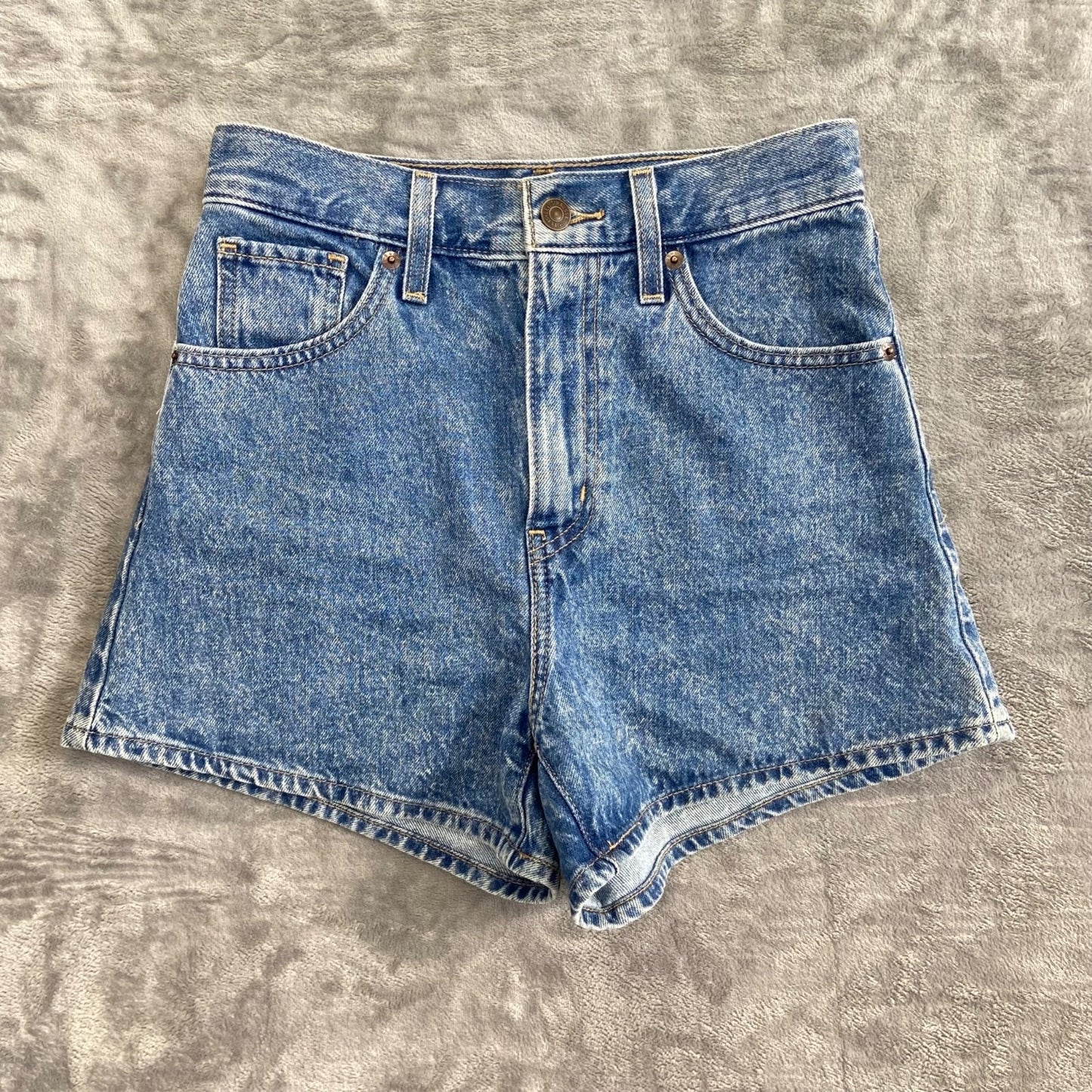 New Levi's High Waisted Mom Shorts Women's Size 24 Blue Denim Medium Wash