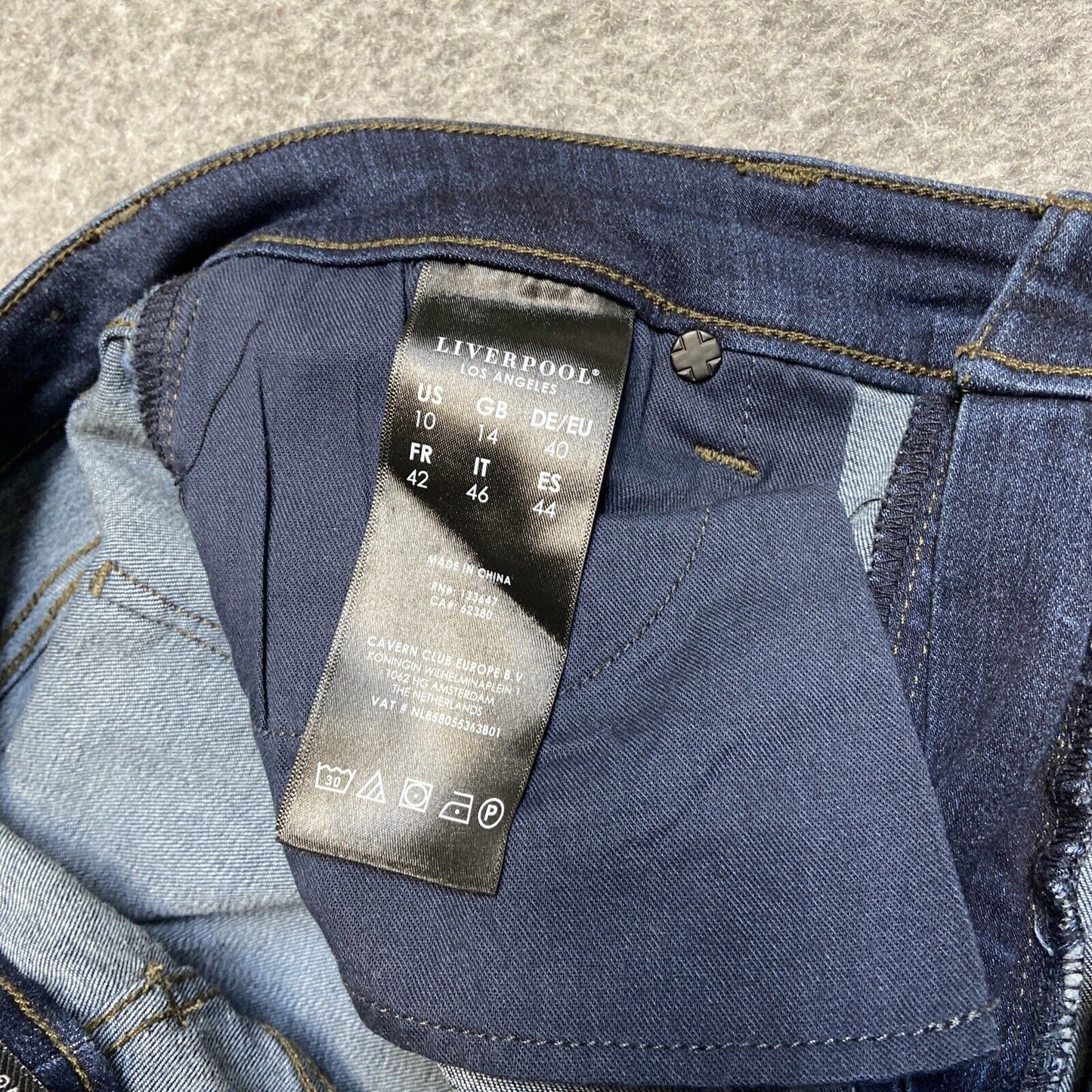 Liverpool The Crop Jeans Women's Size 10 / 30 Dark Blue Denim