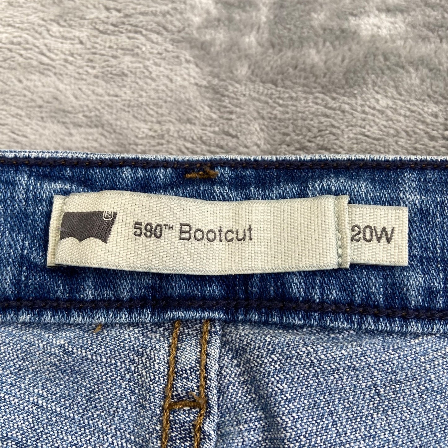 Levi's 590 Bootcut Women's Jeans Size 20W Light Wash Denim