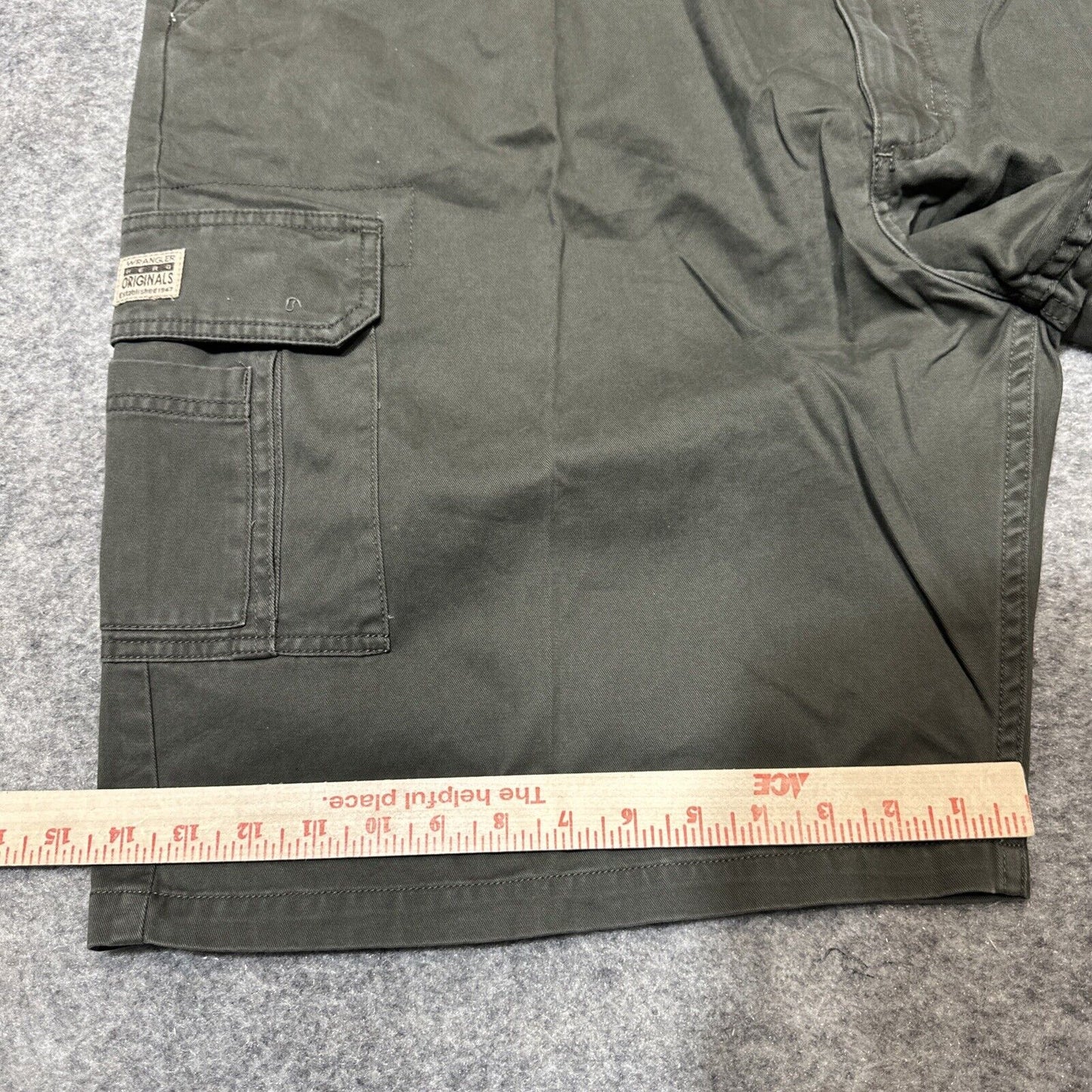 New Wrangler Hero Originals Men's Loose Fit Twill Cargo Shorts Size 46 Green