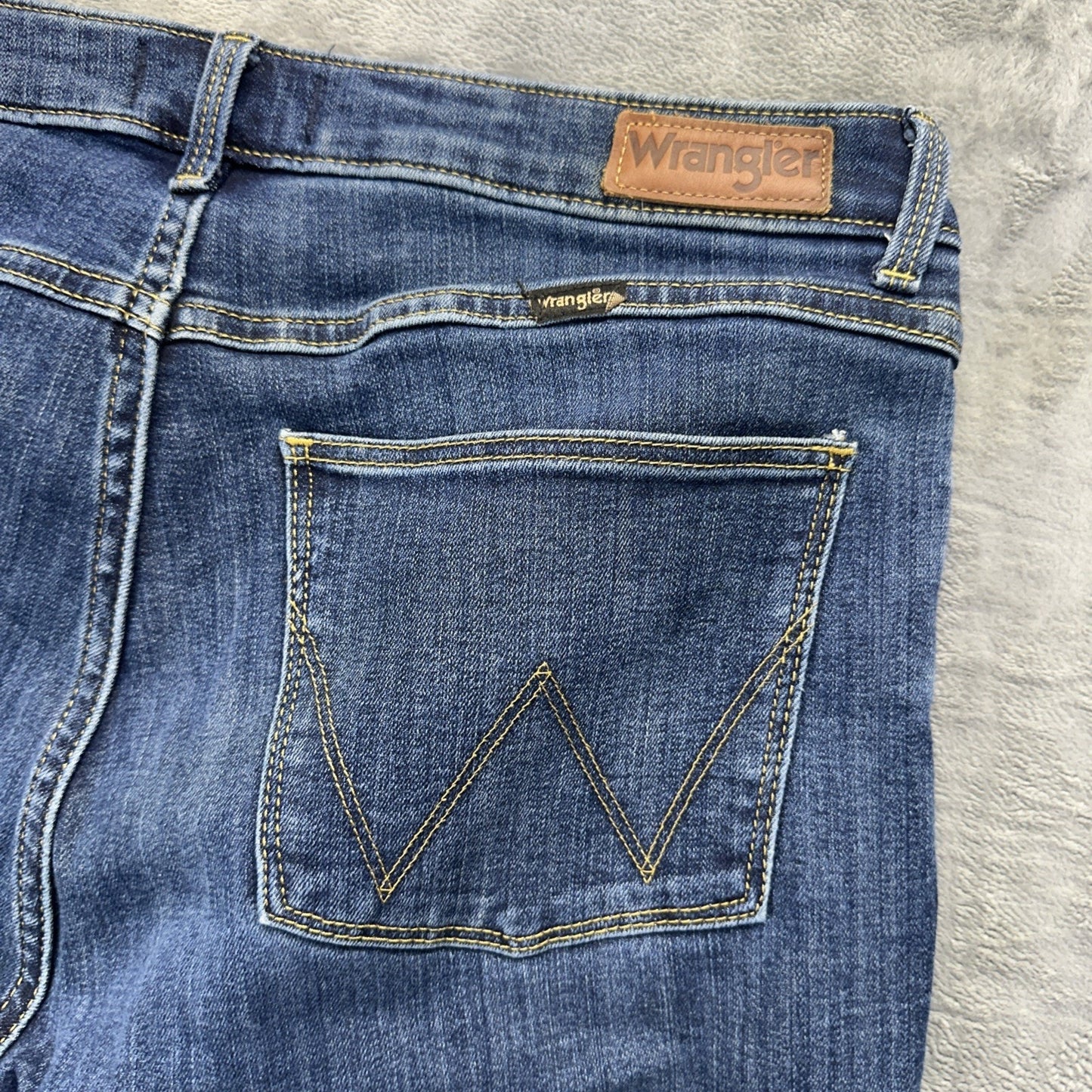 Wrangler High Rise True Straight Jeans Women's Size 32M Blue Denim