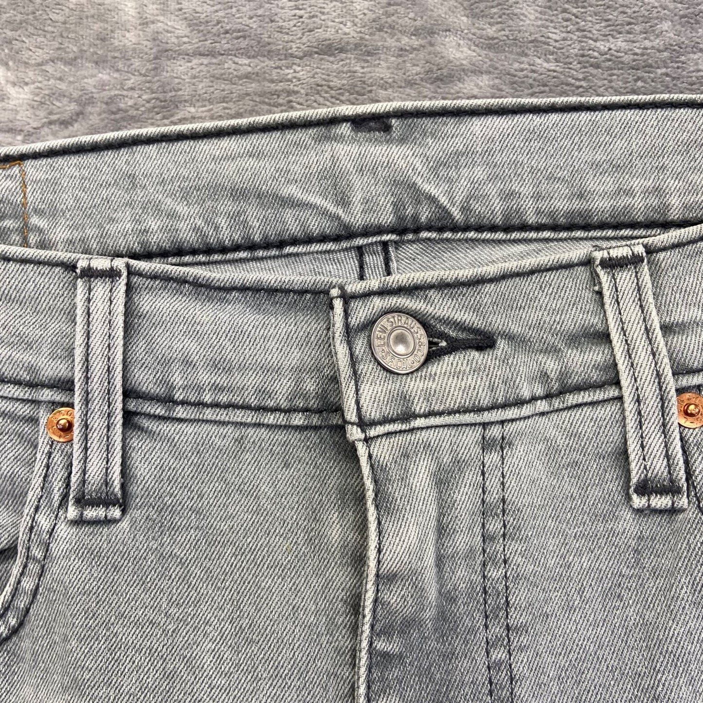 Levi's 502 Tapered Jeans Men's 32x30 Gray Light Wash Denim Casual
