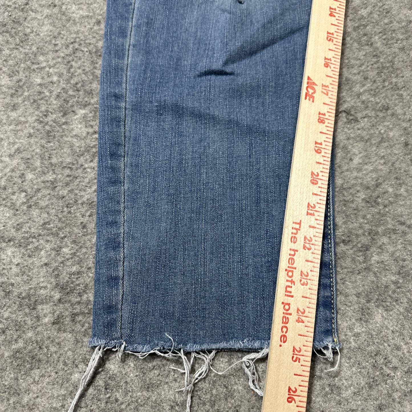Signature Levi's Mid Rise Boyfriend Women's Jeans Size 34 Blue Light Wash Denim