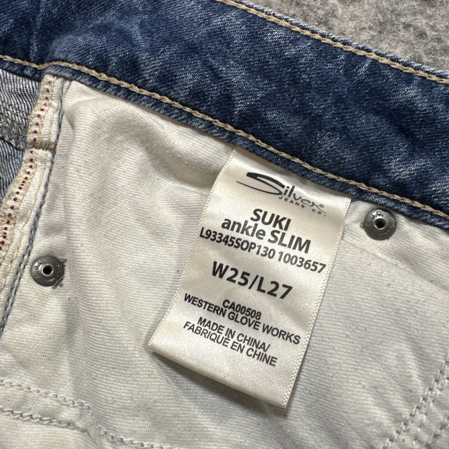 Silver Jeans Suki Ankle Slim Distressed Jeans Womens Size 25/27 Light Blue Denim