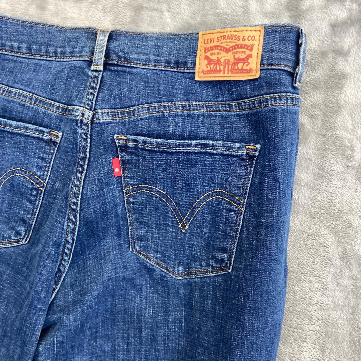 Levi's Women's Classic Bootcut Jeans Size 12 Blue