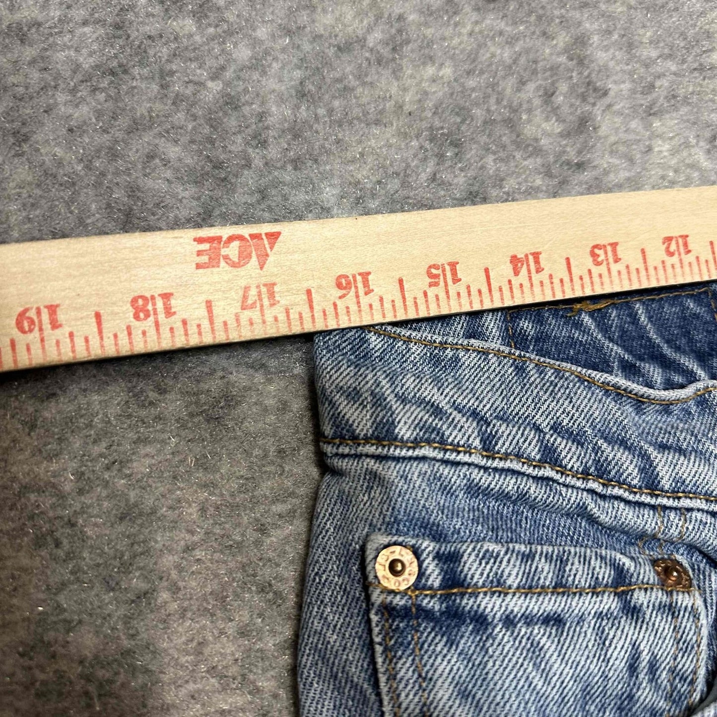 Vintage Levis 550 Women's Relaxed Fit Tapered Leg Jeans Size 16 WM Blue Denim