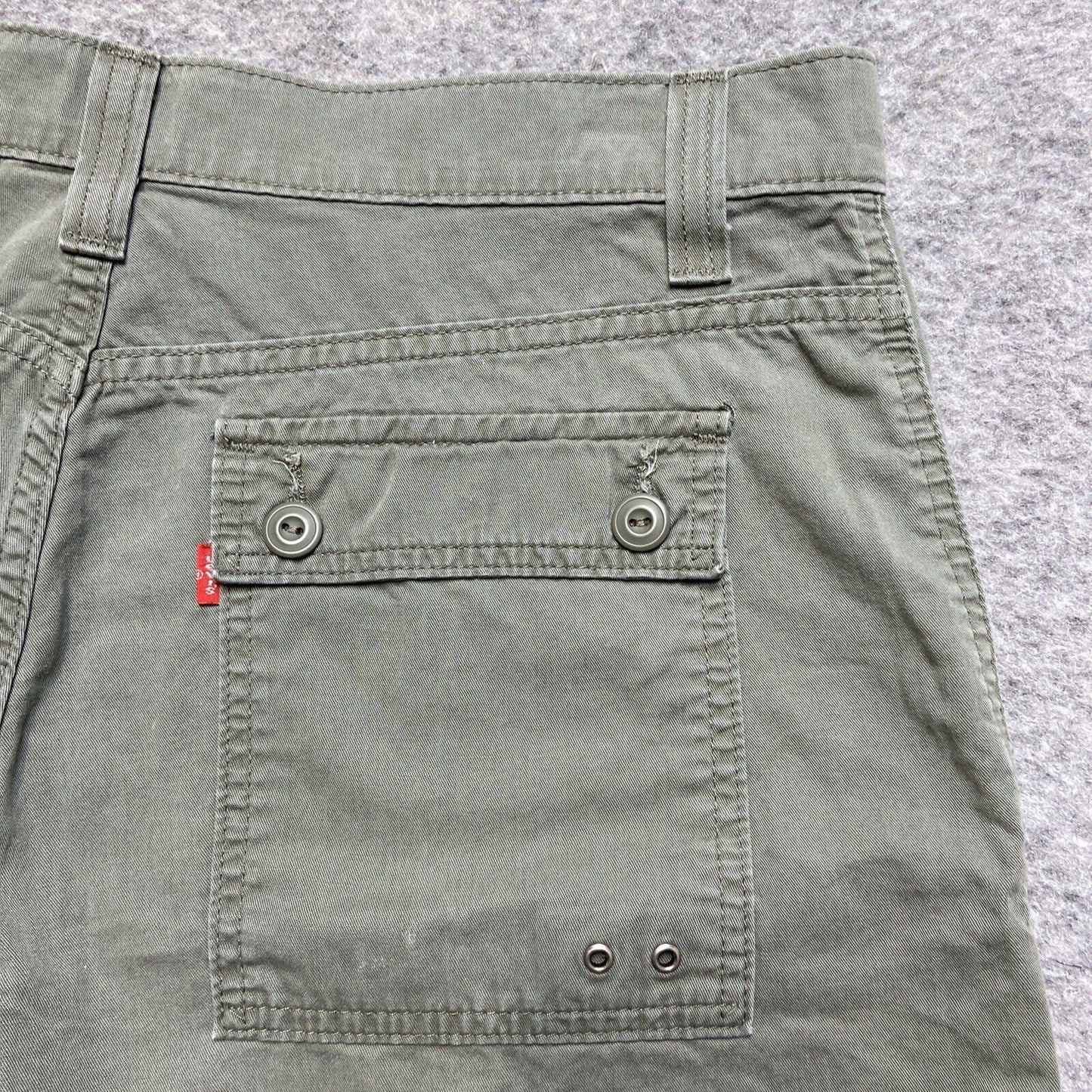 Levi's Classic Fit Shorts Women's Size 16 Mis Green Shorts Summer