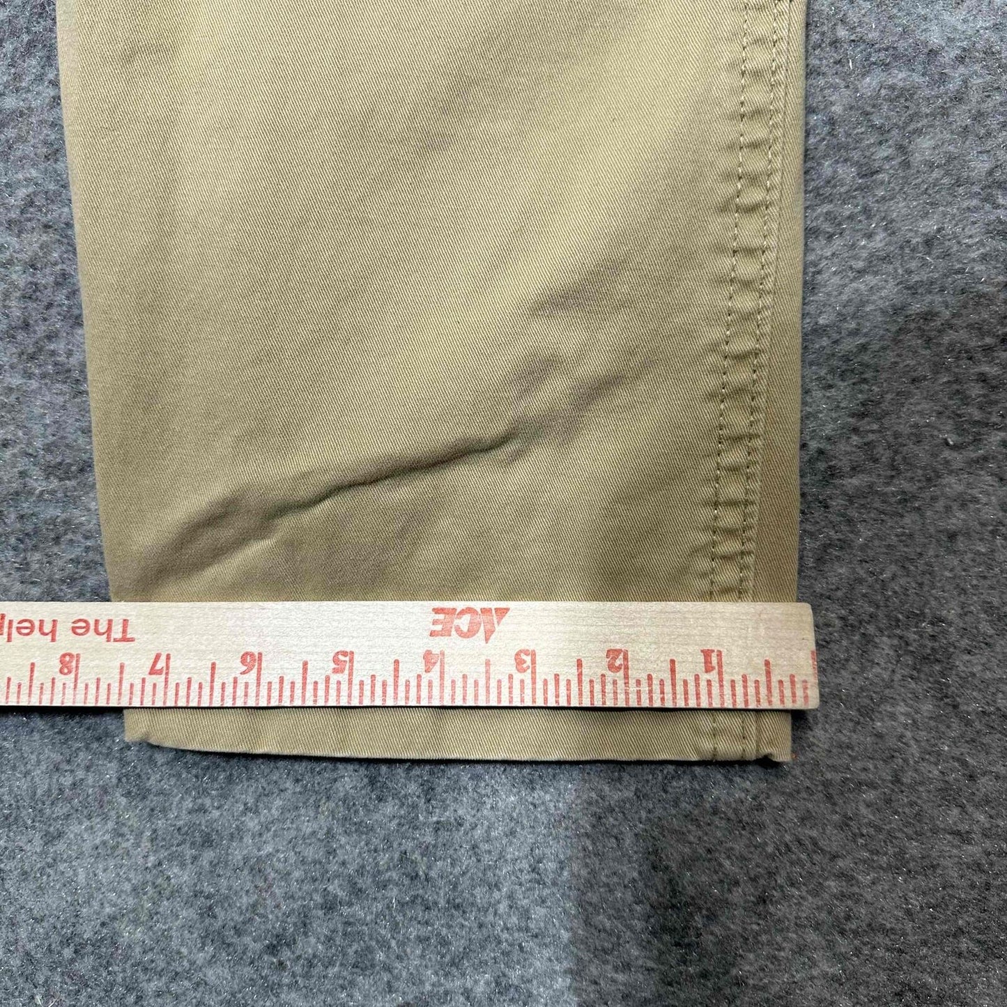 American Eagle Men's Relaxed Straight Chino Pants Size 30x32 Khaki Medium Wash