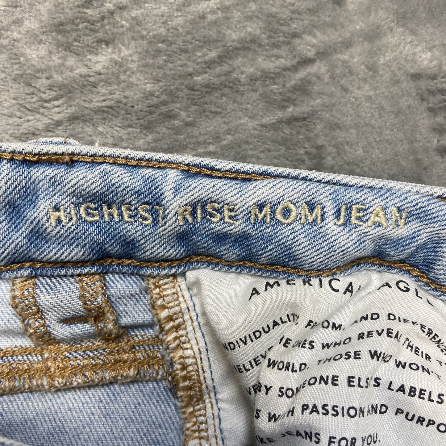 American Eagle Stretch Distressed High Rise Mom Jeans Womens Size 0R Light Blue