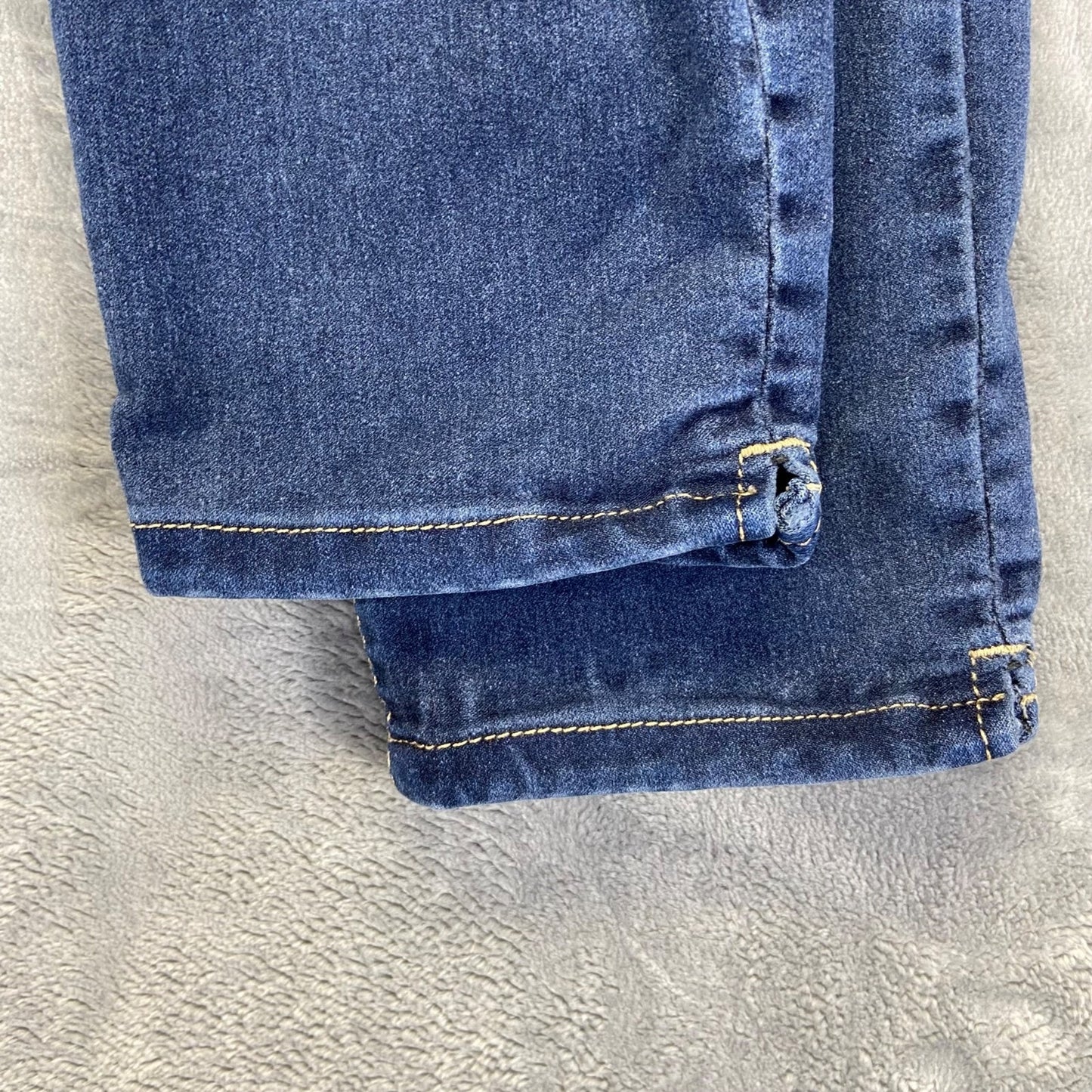 WallFlower Women's Capri Jeans Size 9 Blue Dark Wash