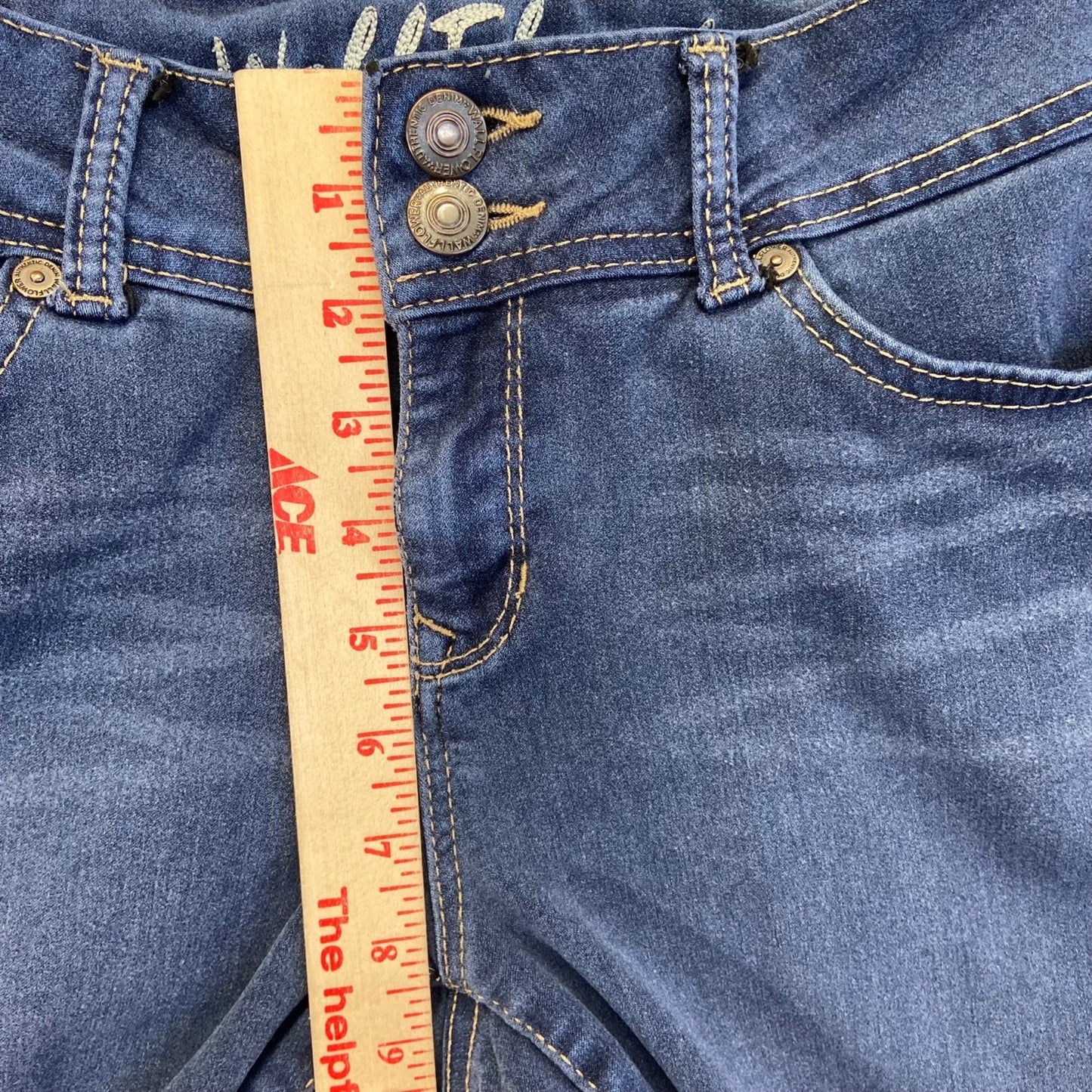 WallFlower Women's Capri Jeans Size 9 Blue Dark Wash