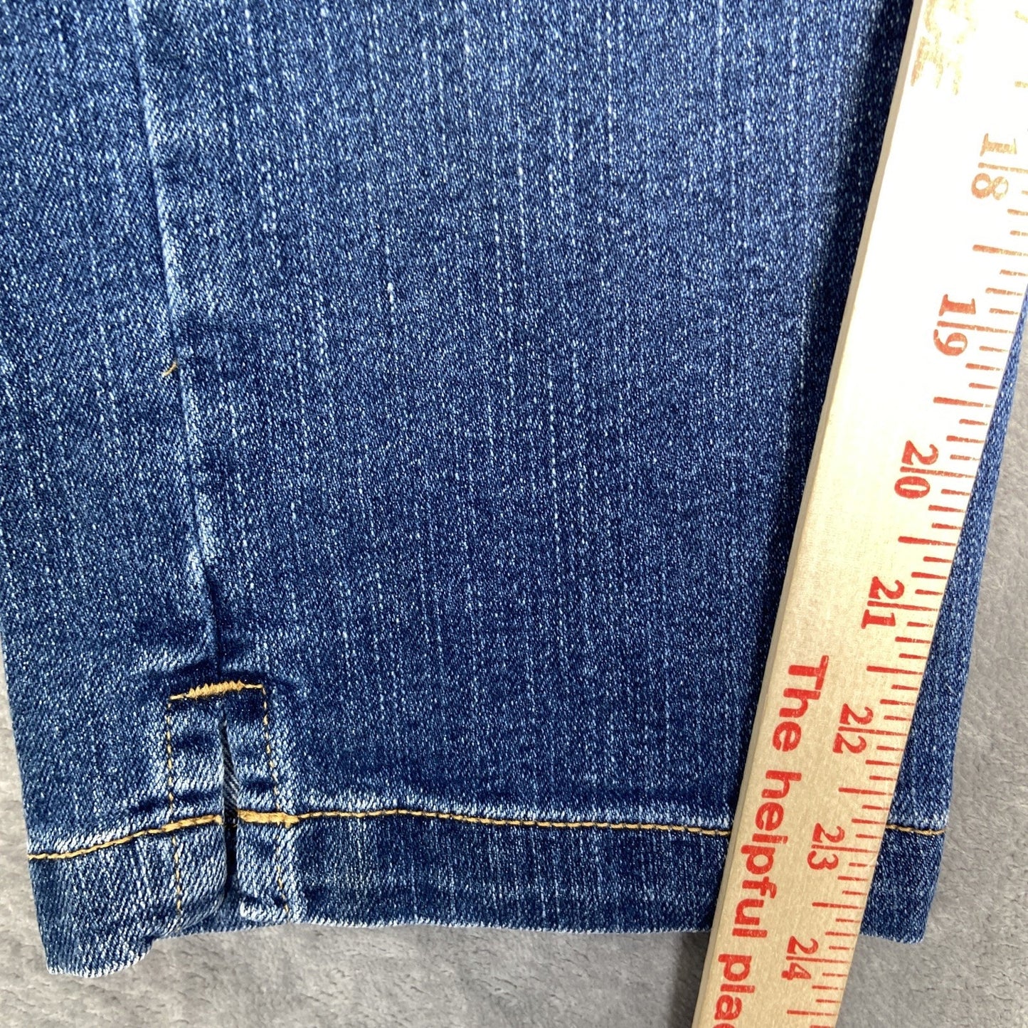 Levi's Classic Slim Fit Jeans Women's Size 12 Mis Med Blue Stretch Denim