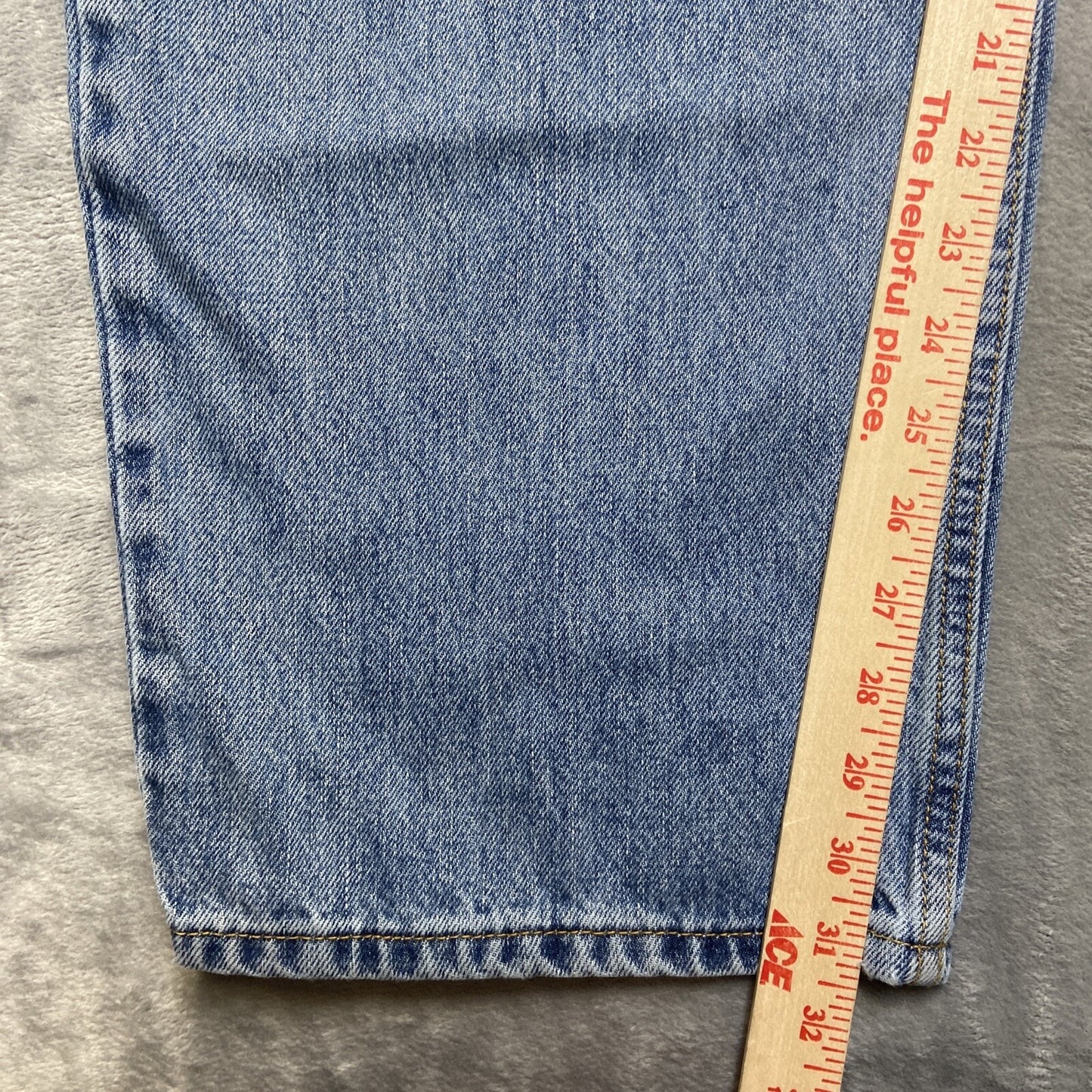 Vintage Levi’s 550 Relaxed Fi Jeans Men’s Size 46x32 Light Blue Denim
