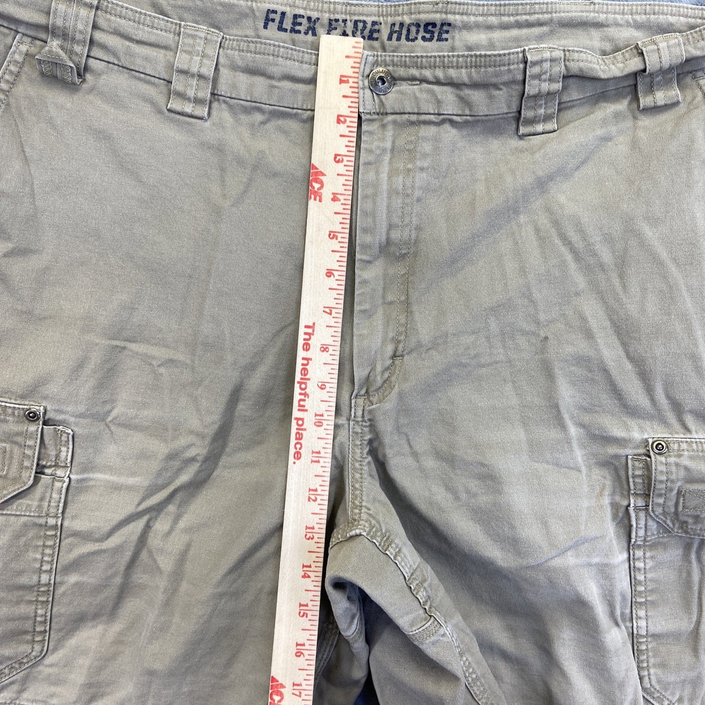 Duluth Trading Flex Fire Hose Cargo Shorts Men's Size 44 Beige Brown Shorts