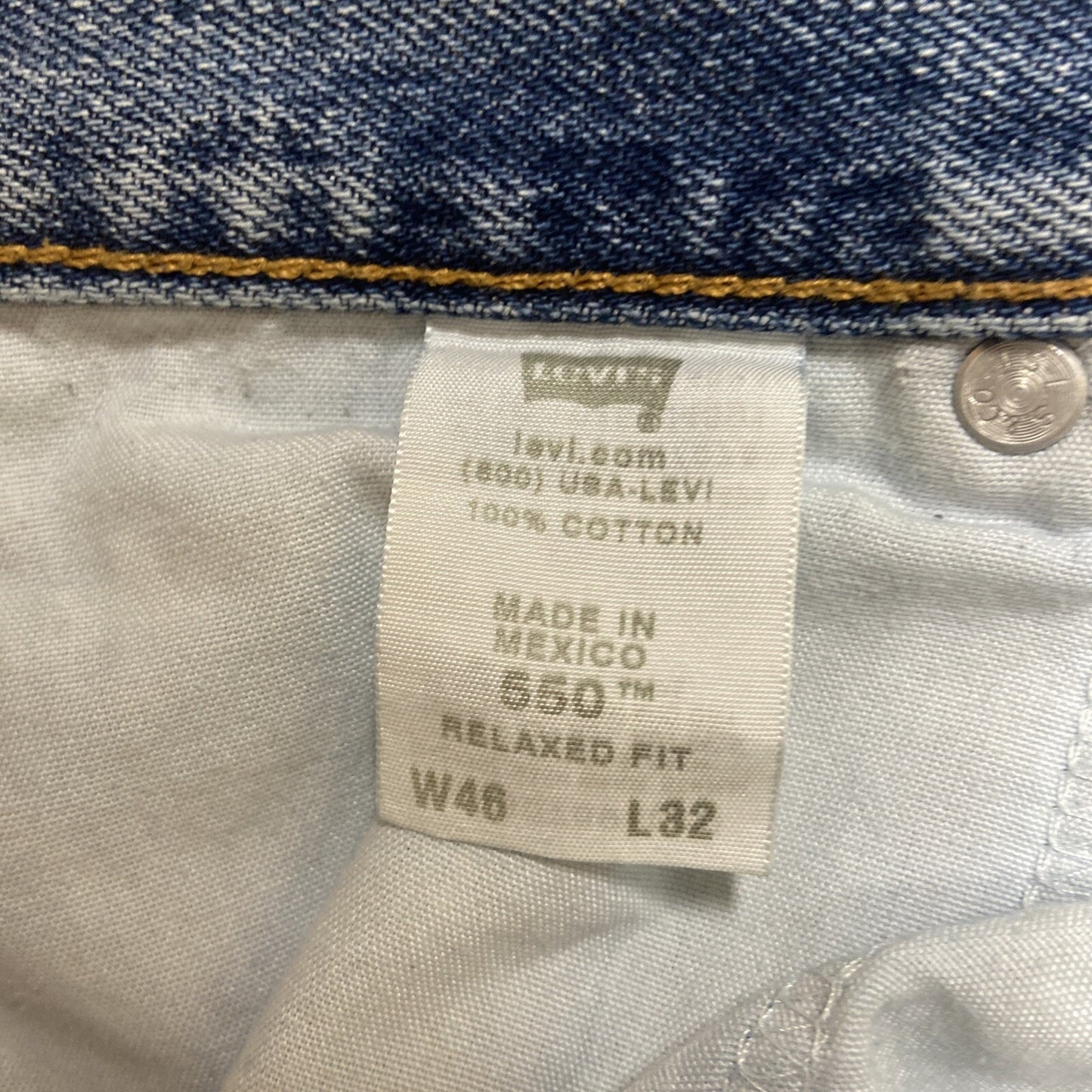 Vintage Levi’s 550 Relaxed Fi Jeans Men’s Size 46x32 Light Blue Denim