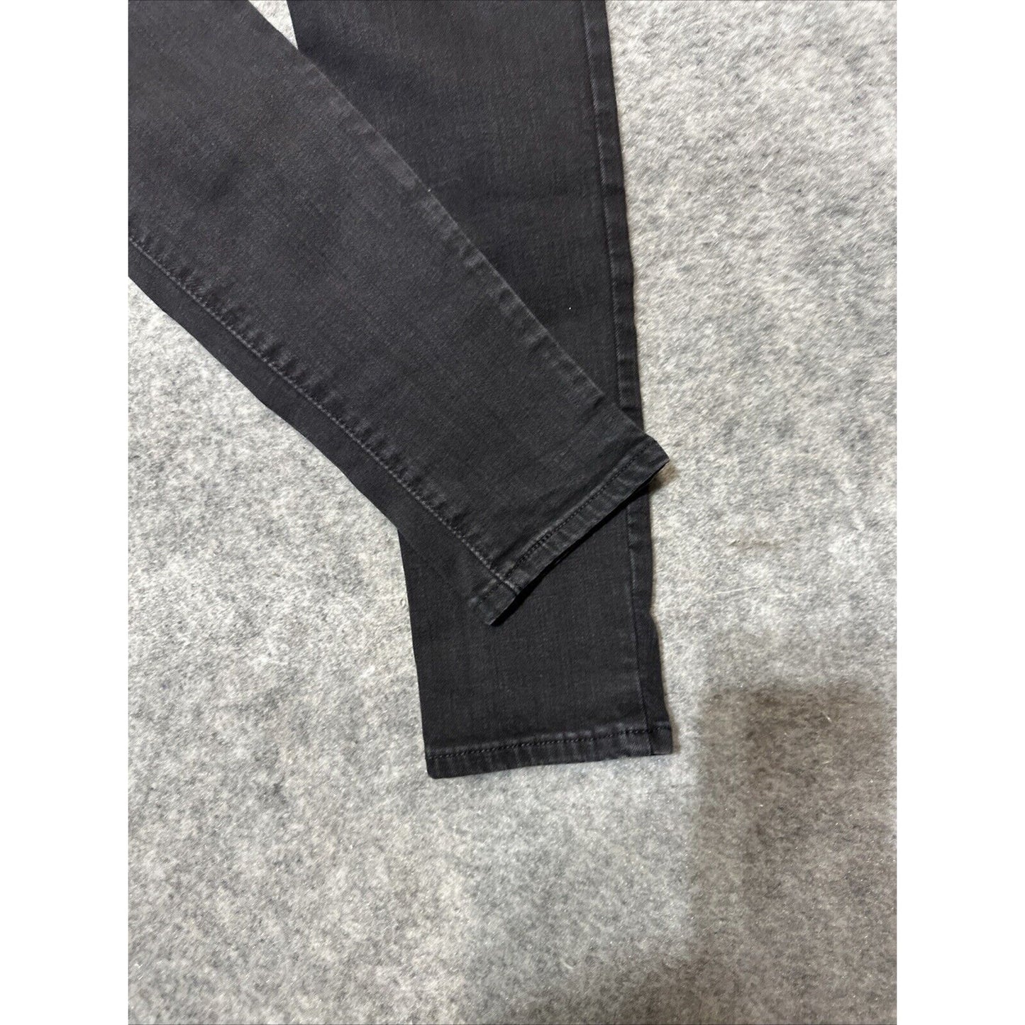 Levi's 711 Skinny Women's Distressed Jeans Size 27 Black Dark Wash Denim