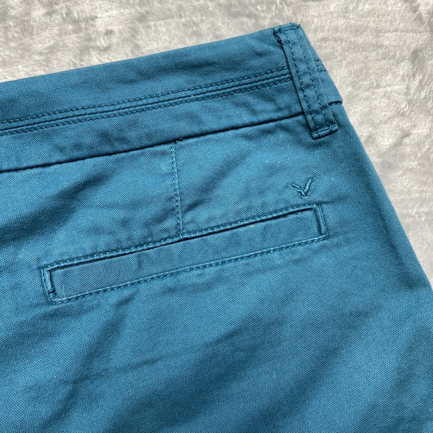 American Eagle Stretch Midi Chino Shorts Women's Size 6 Blue Teal
