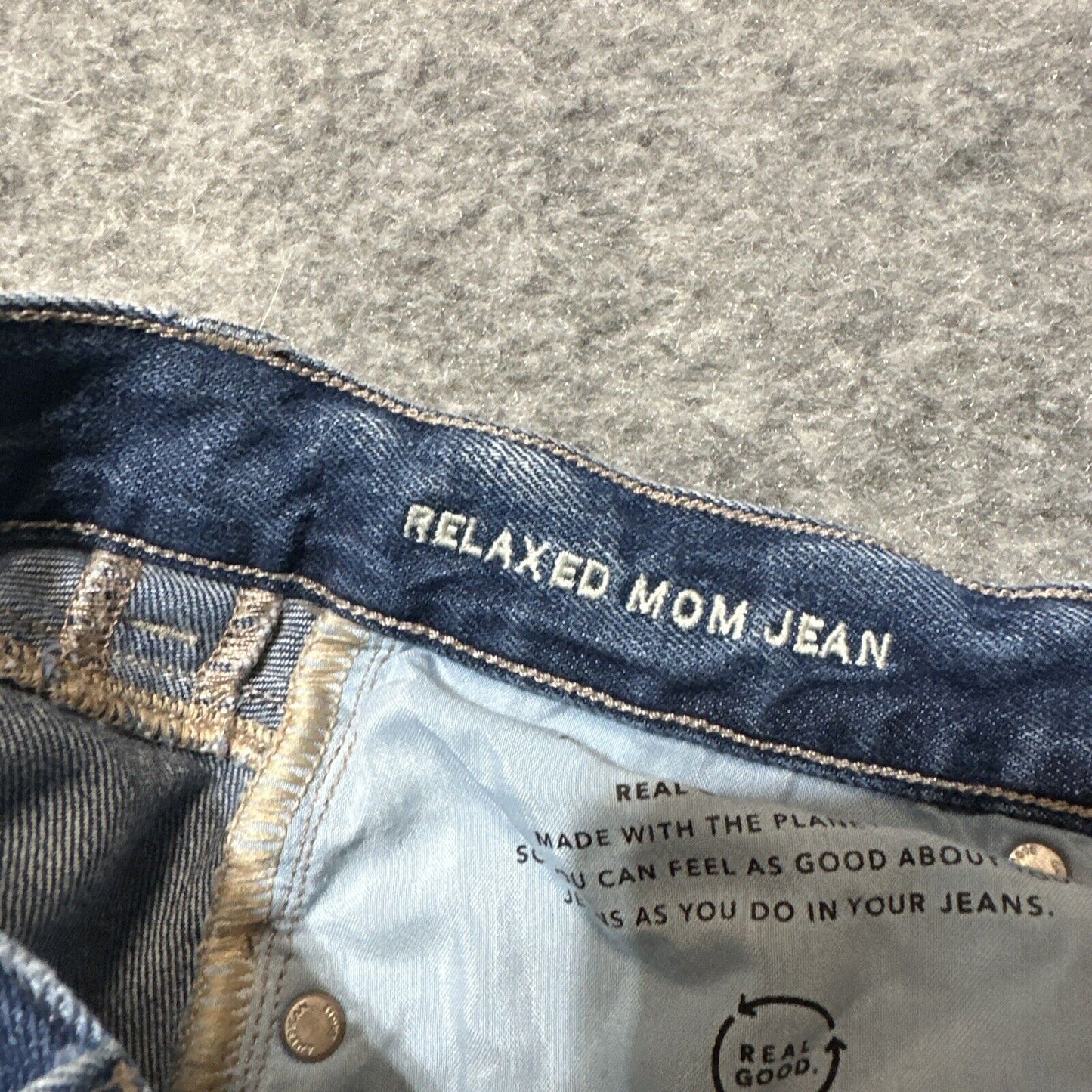 American Eagle Relaxed Mom Women's Distressed Jeans Size 4 R Blue Medium Denim