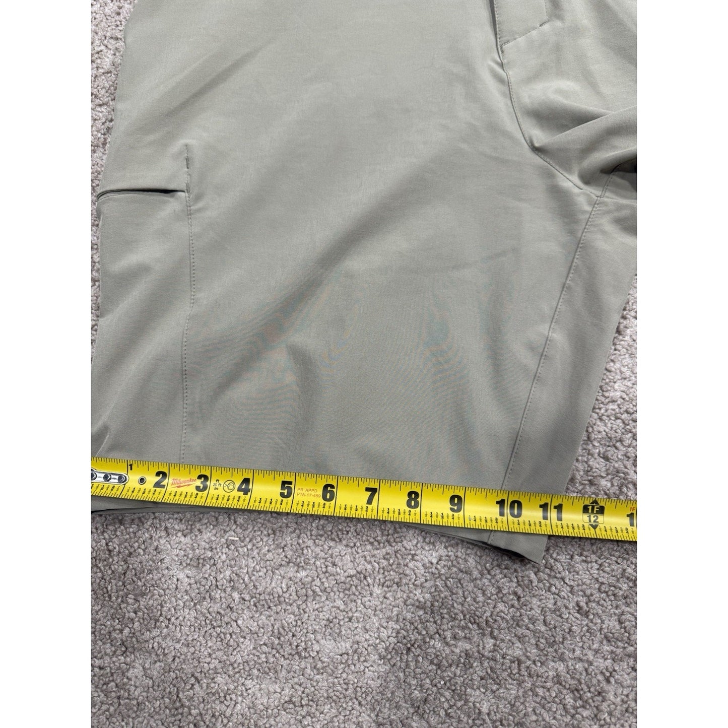 32 Degrees Cool Beige Man's Flat Front Men's Cargo Shorts Size 36