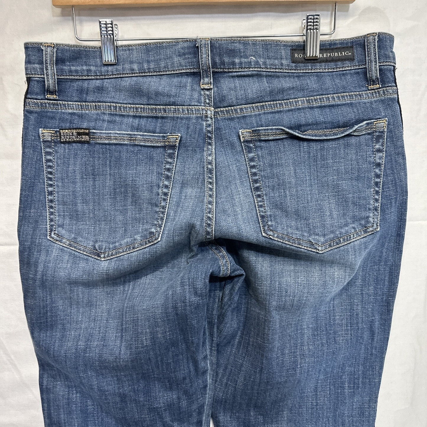 Rock & Republic Berlin Jeans Women's Size 12M Blue Medium Wash Embroidered Denim