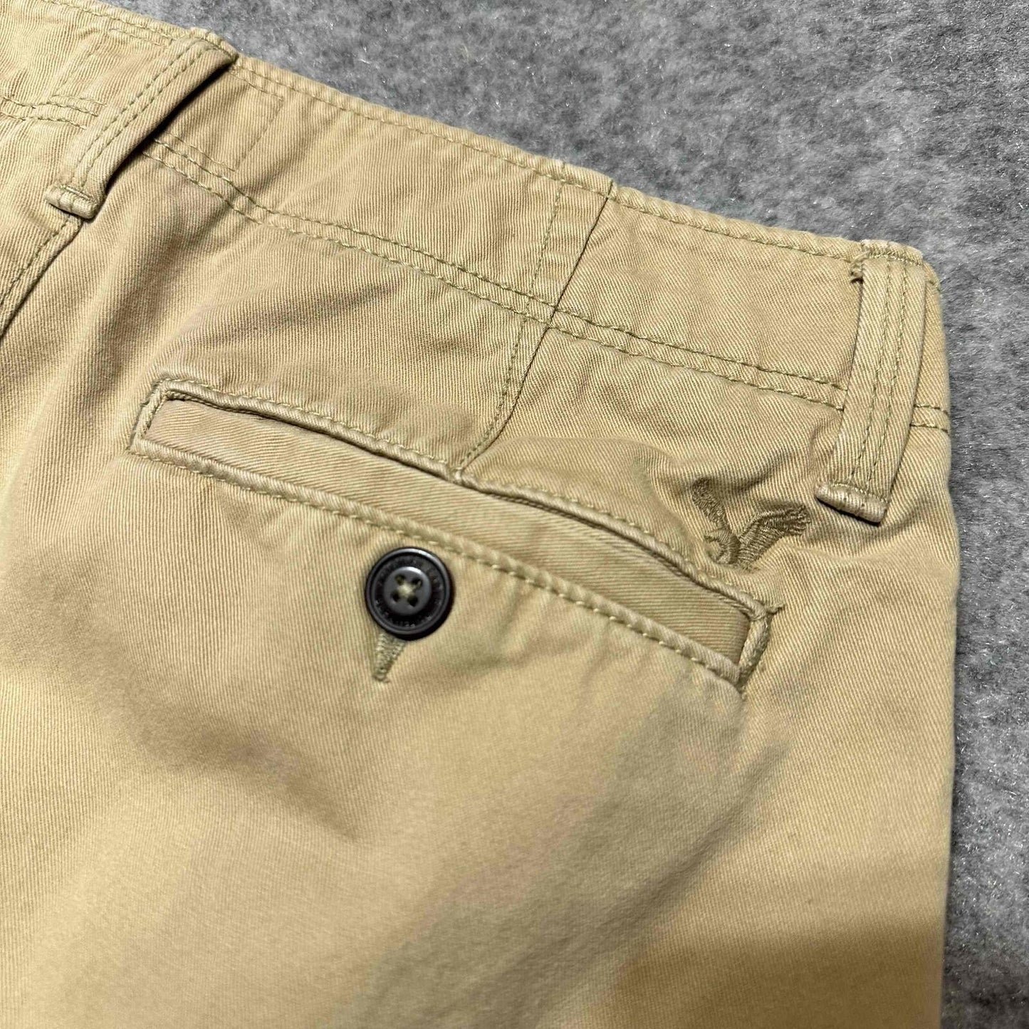 American Eagle Men's Relaxed Straight Chino Pants Size 30x32 Khaki Medium Wash