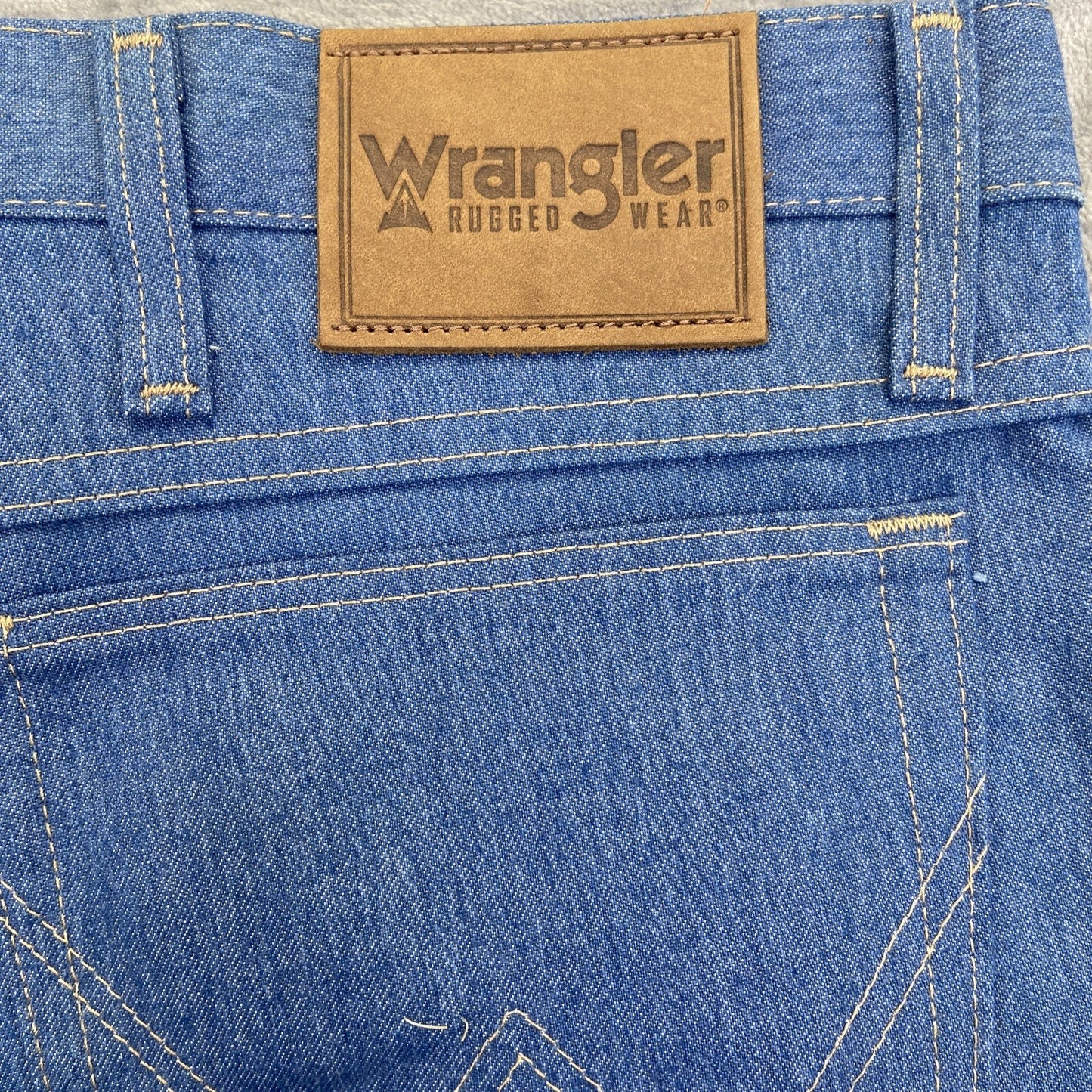 New Wrangler Rugged Wear Straight Jeans Men's Size 40x32 Blue Denim