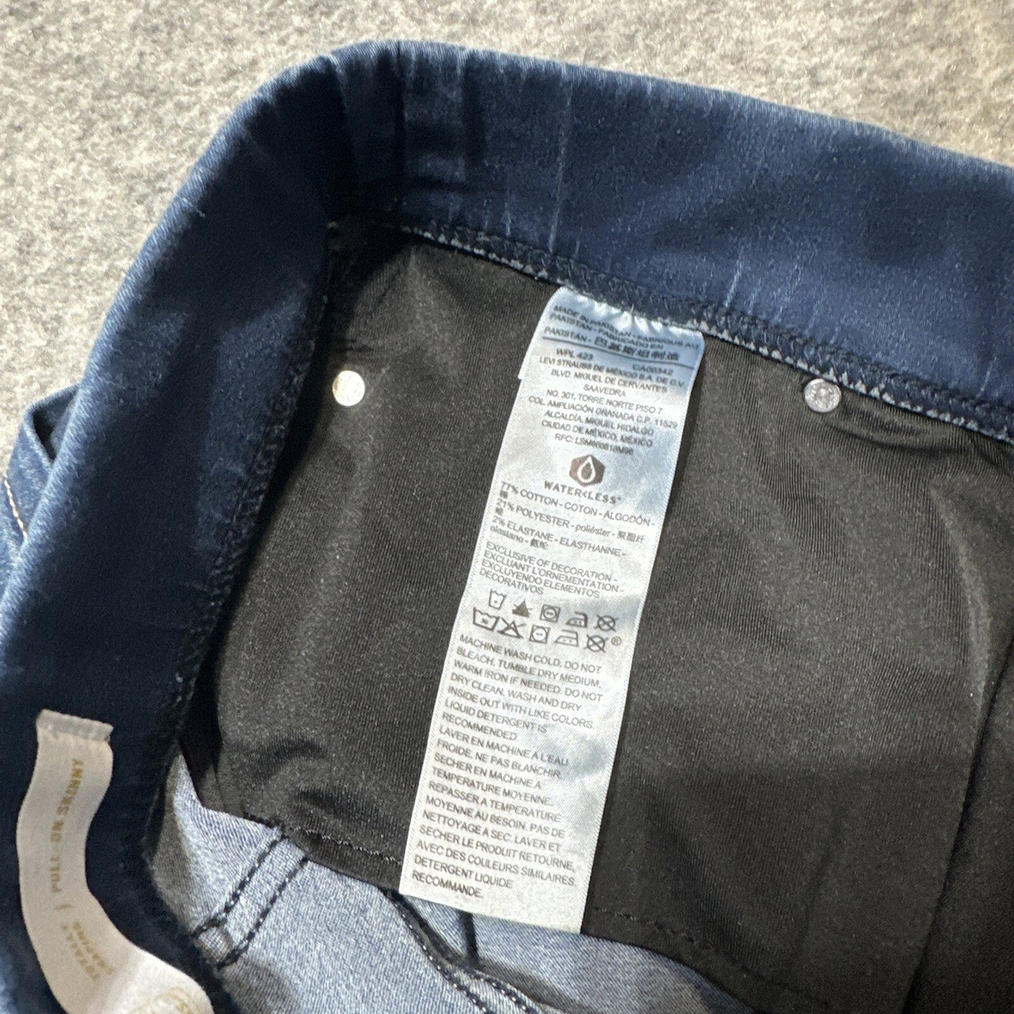 Signature Levi's Totally Shaping Pull On Skinny Women's Jeans Size 4M Blue 27x30