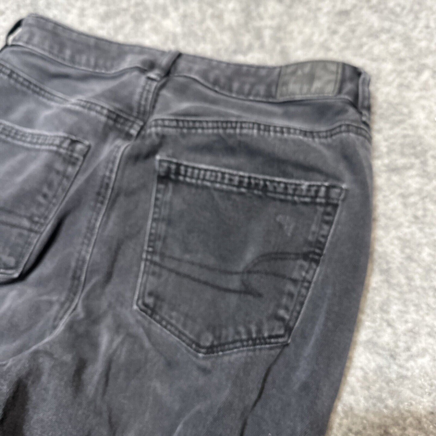 American Eagle Comfort Stretch Waistband Women's Distressed Mom Jeans Sz 6 Black