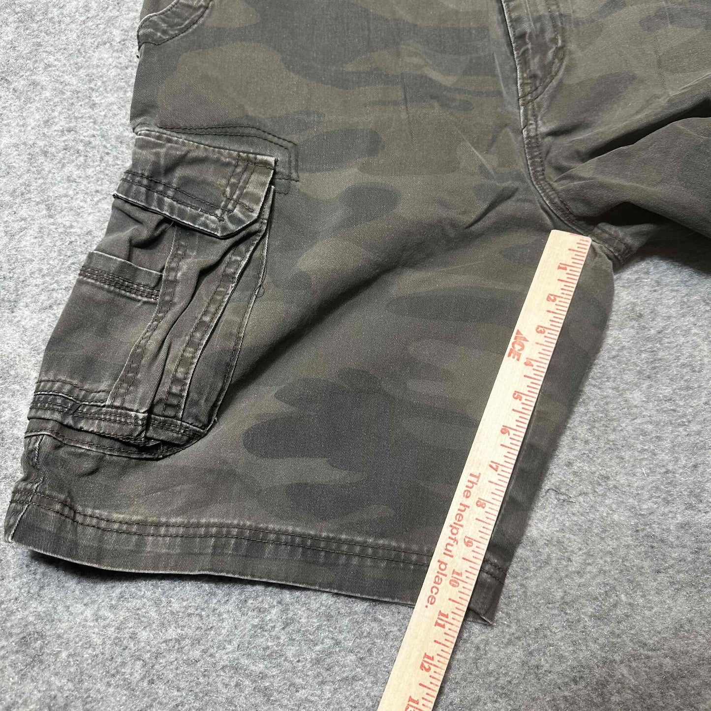 Unionbay Mens Cargo Shorts Brown Camo Pattern Size 40 Dark Wash Pants