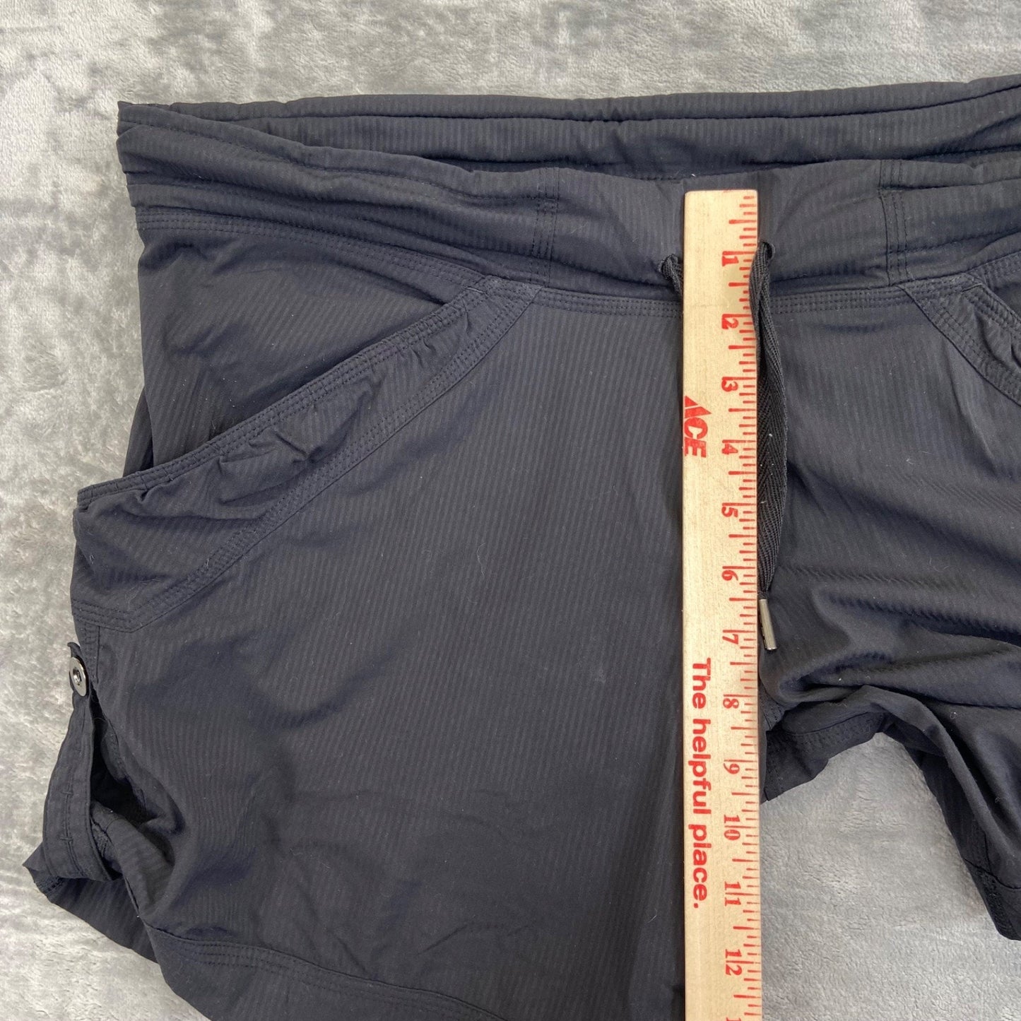 Lululemon Women's On the Fly Shorts Black Size XL #534424