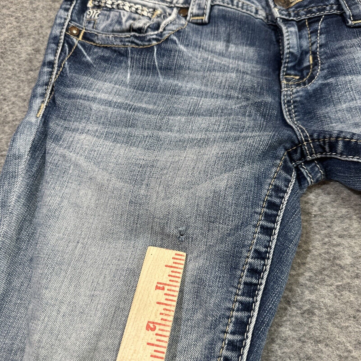 Miss Me Signature Skinny Cropped Jeans Women's Size Light Blue Faded Jeans