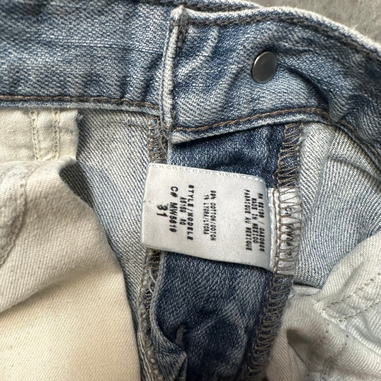 Guess Low Rise Flared Jeans Women's Size 31 Light Blue Denim
