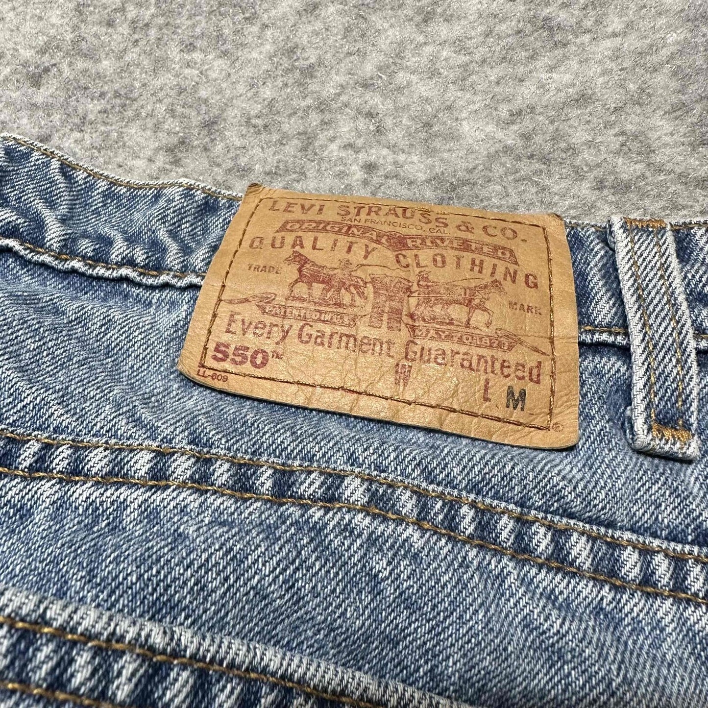 Vintage Levis 550 Women's Relaxed Fit Tapered Leg Jeans Size 16 WM Blue Denim