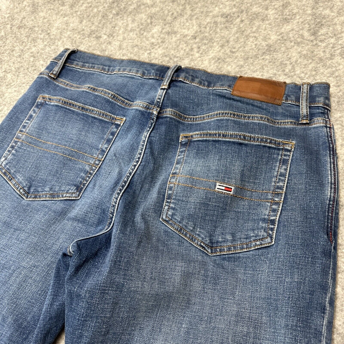 Tommy Hilfiger Mens Straight Jeans Size 34x32 Blue Medium Wash Denim