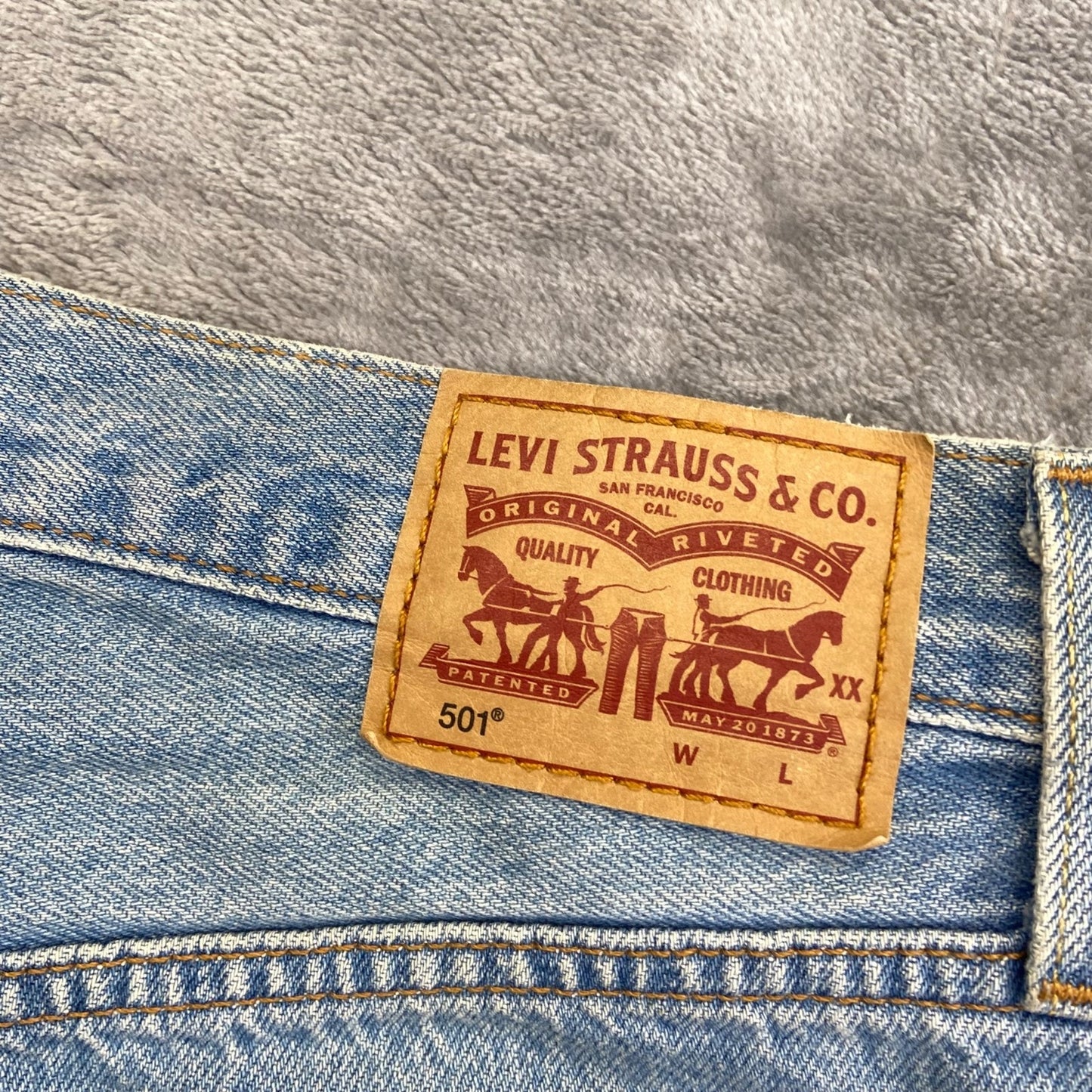 New Levi's 501 Distressed Cutoff Denim Shorts Women's Size 27 Blue Button Fly
