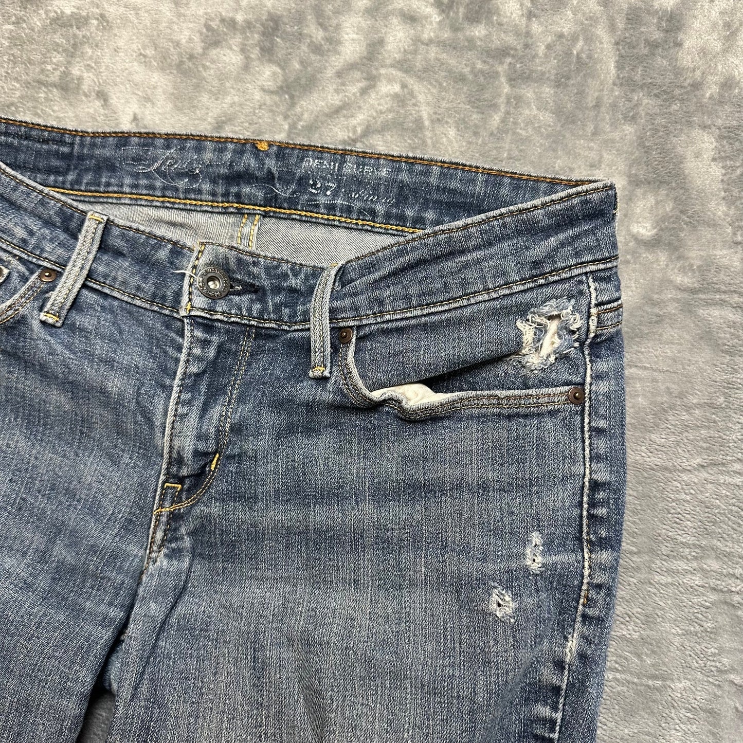 Levi’s Demi Curve Distressed Skinny Jeans Women’s Size 27 Dark Blue