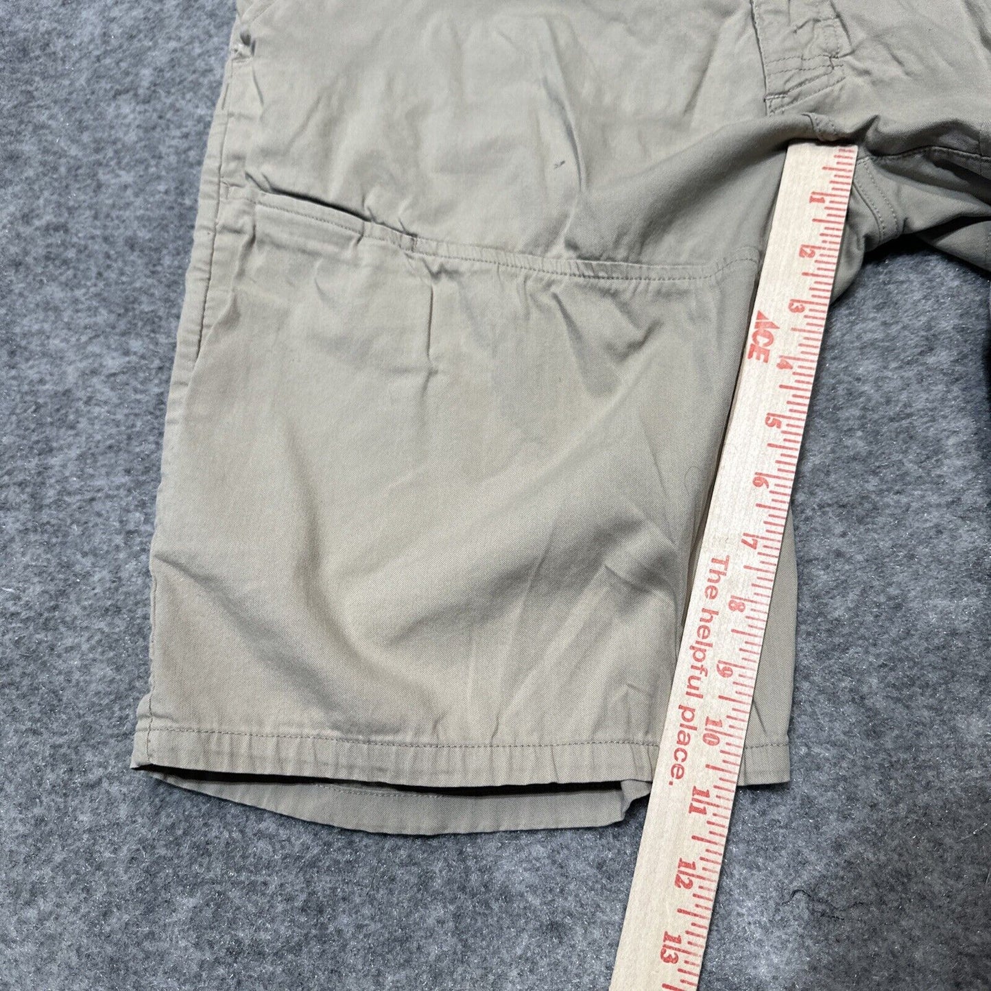 Mountain Hardwear Men's Cargo Shorts Size 34x44 Beige Light Wash Shorts