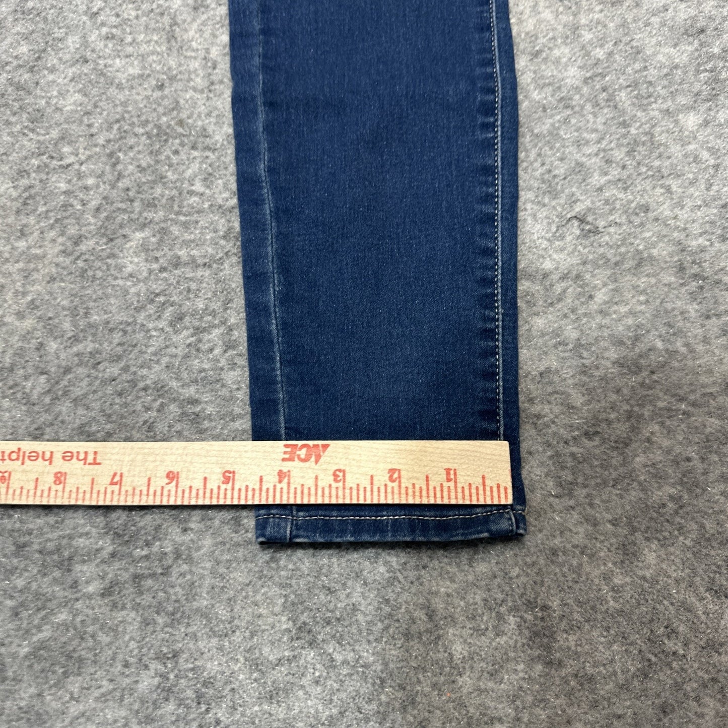 Signature Levi's Totally Shaping Pull On Skinny Women's Jeans Size 4M Blue 27x30
