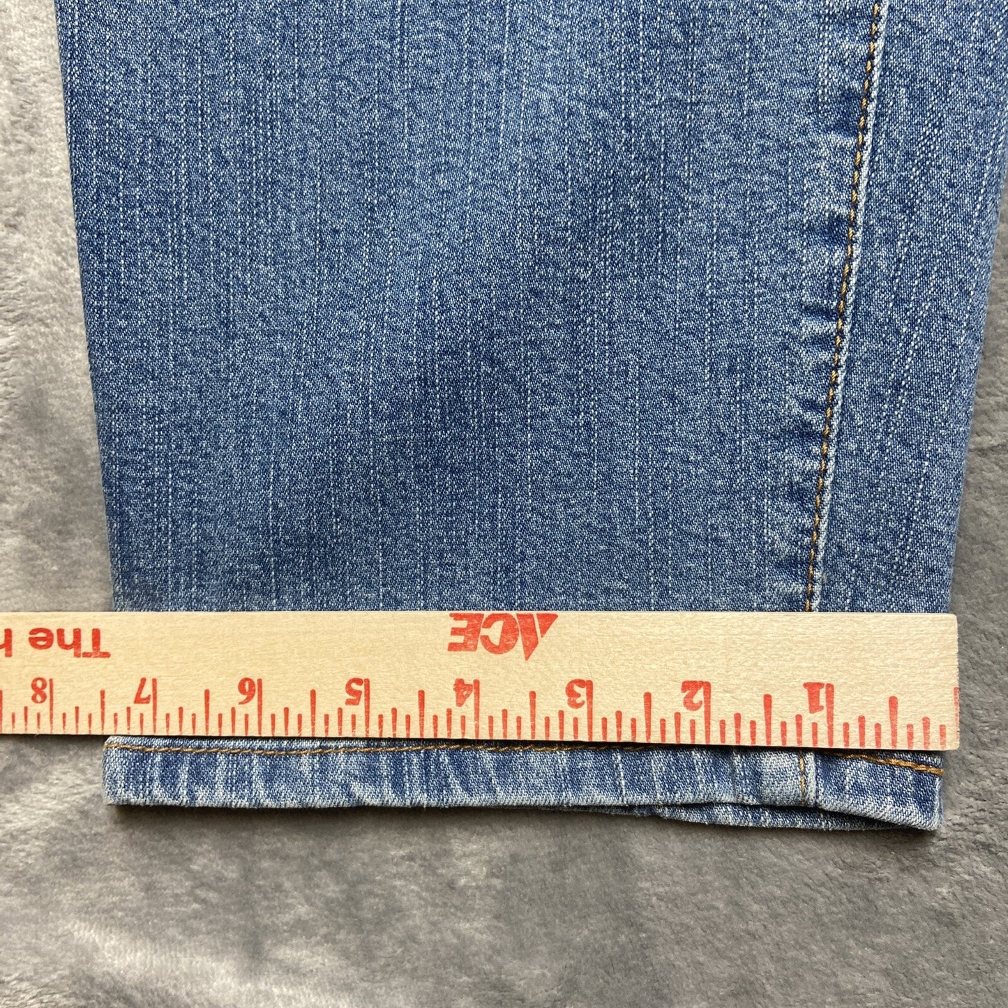New Levi’s Relaxed Fit Tapered Leg Jeans Women’s Size 18M Blue Denim