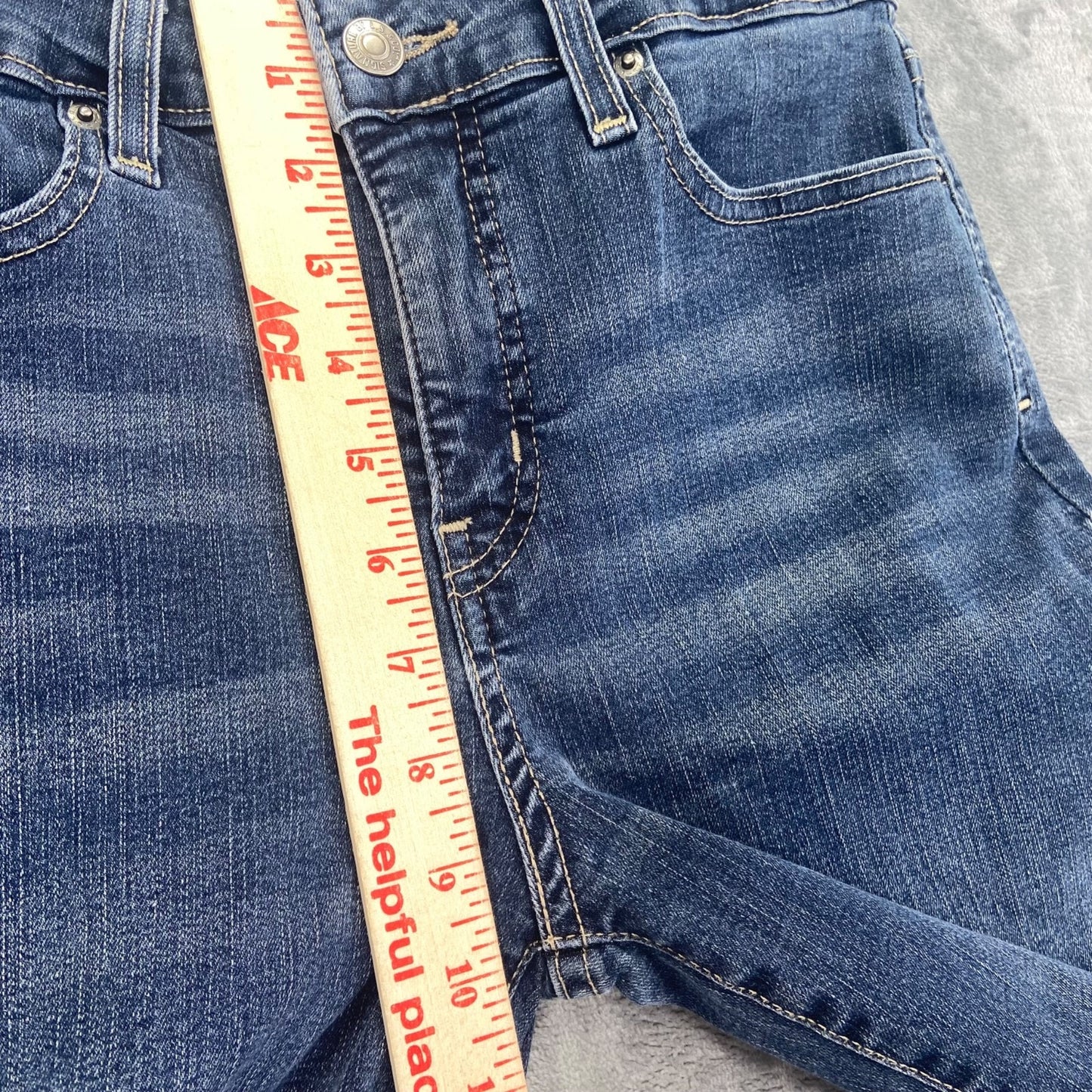 Signature Levi Strauss Women's Straight Jeans Size 8M Dark Wash