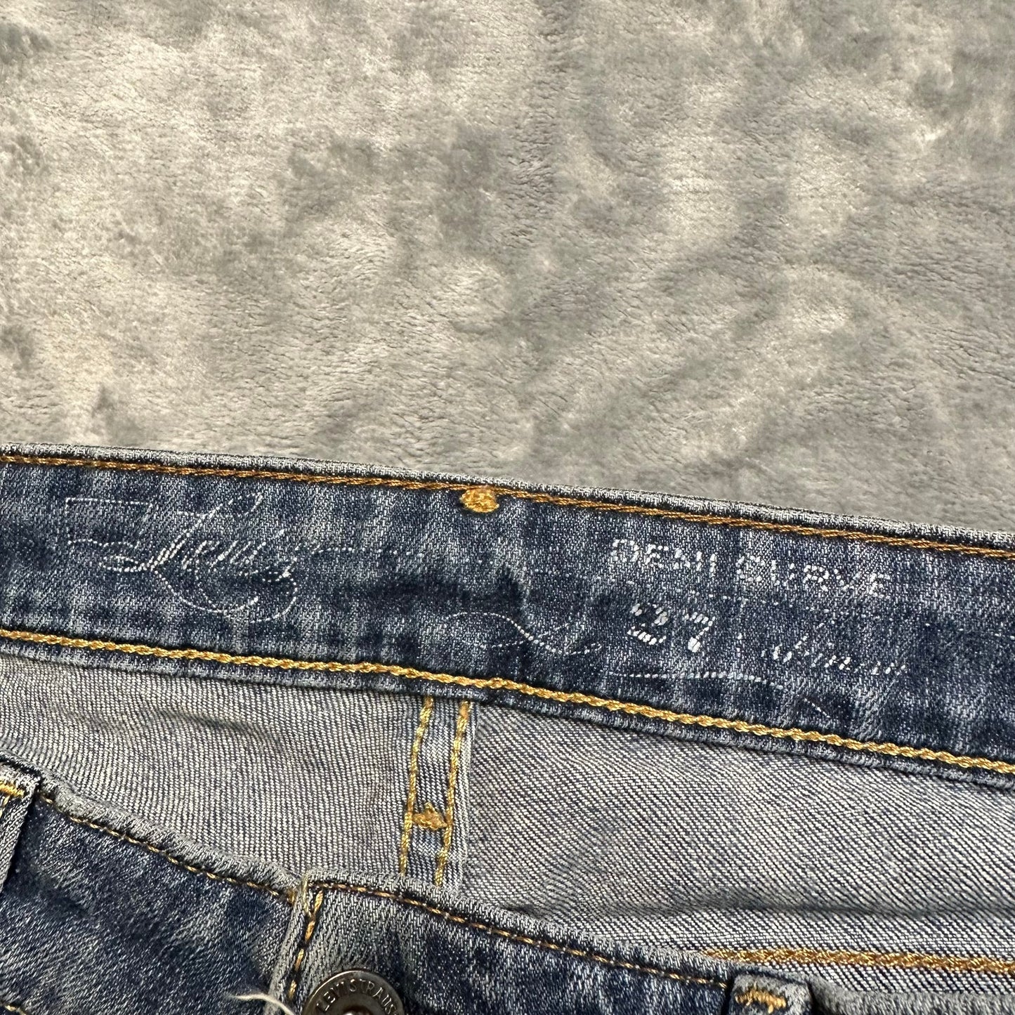 Levi’s Demi Curve Distressed Skinny Jeans Women’s Size 27 Dark Blue